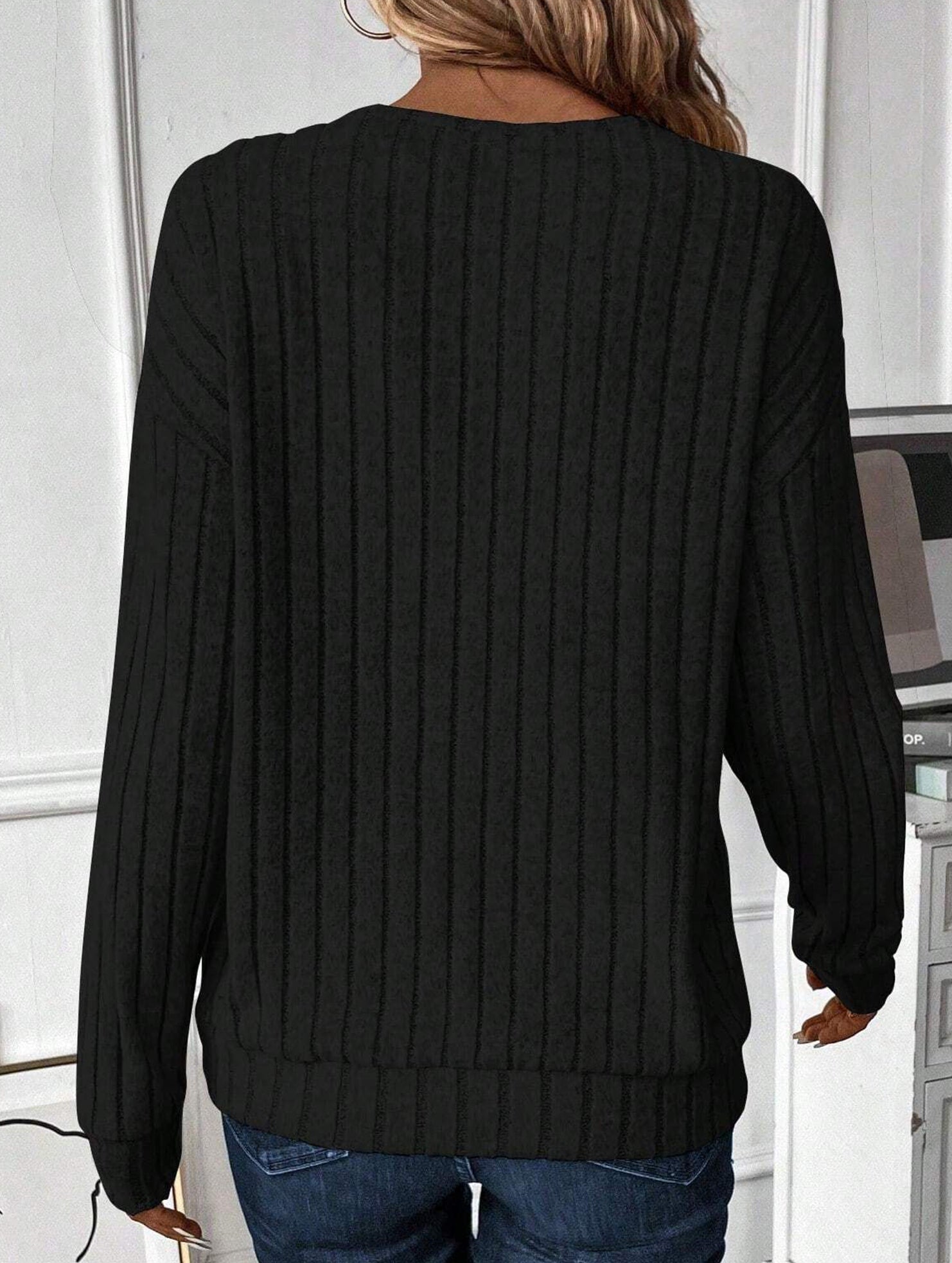 V-Neck Knit Long Sleeve Solid Color Top_CWTTL01110