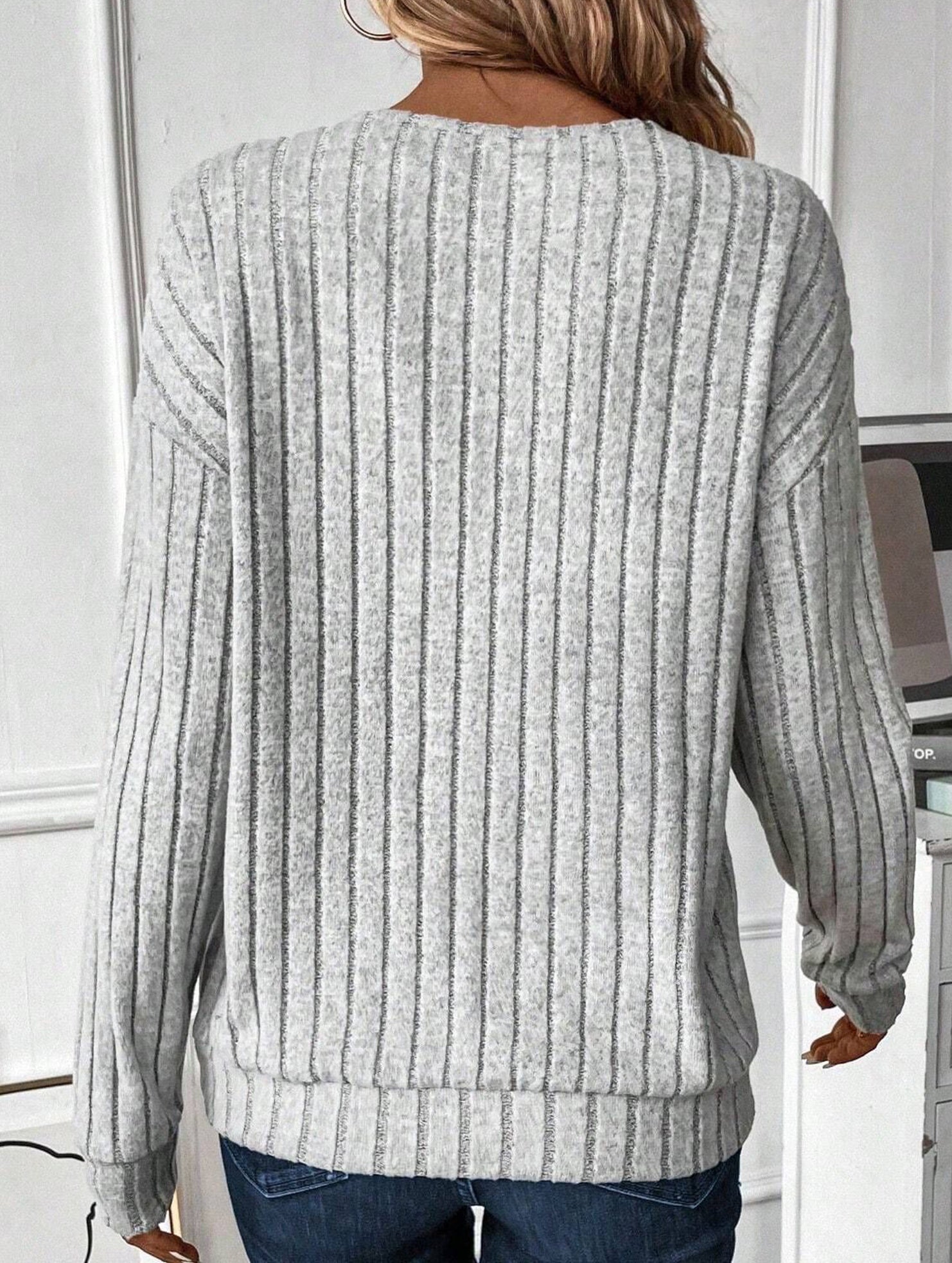 V-Neck Knit Long Sleeve Solid Color Top_CWTTL01110