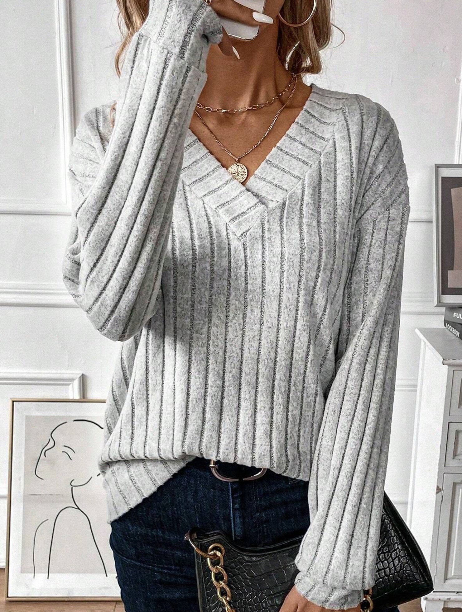 V-Neck Knit Long Sleeve Solid Color Top_CWTTL01110