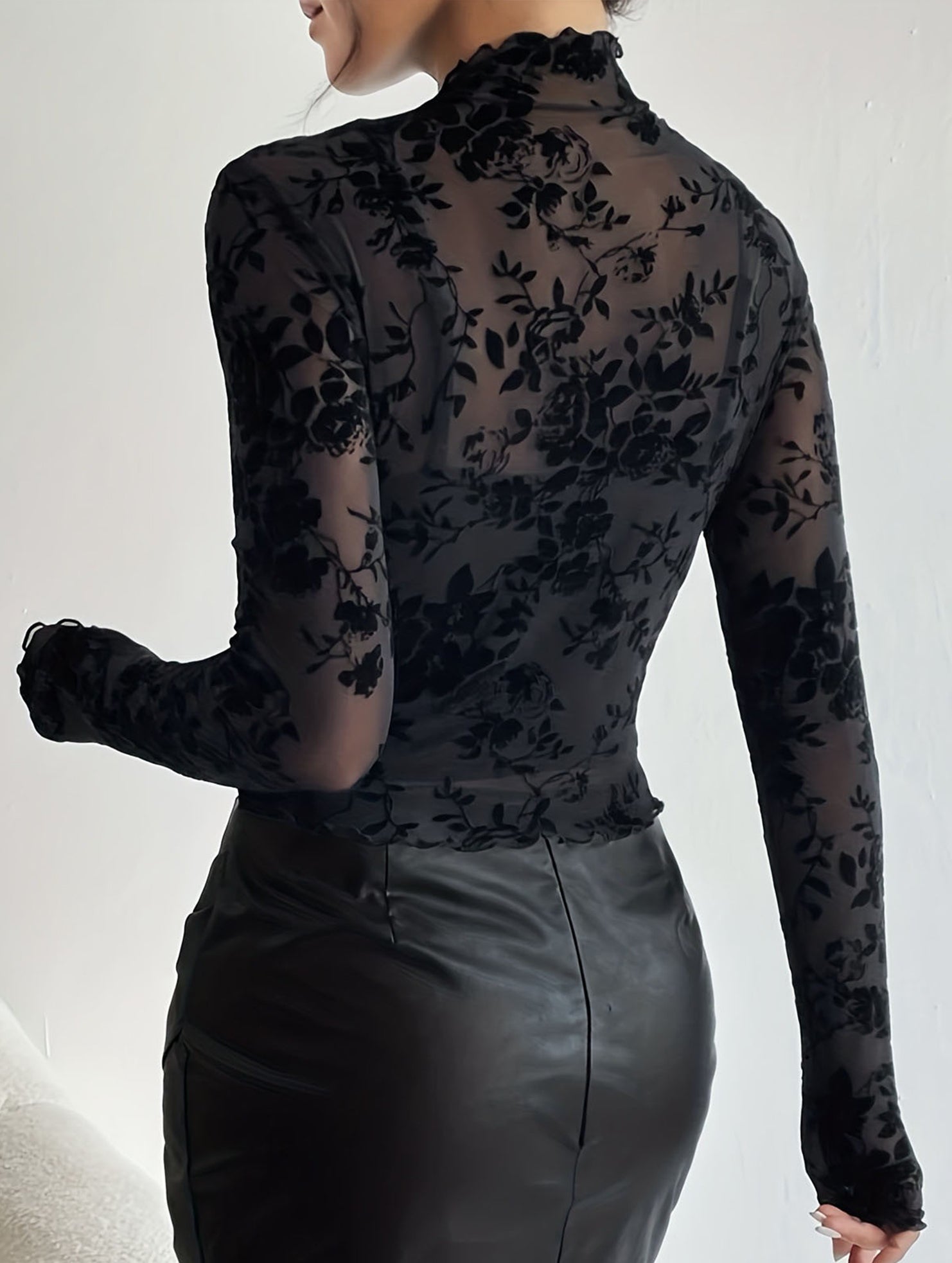 Printed Sheer Lace Long Sleeve Slim T Shirt_CWTTL01143