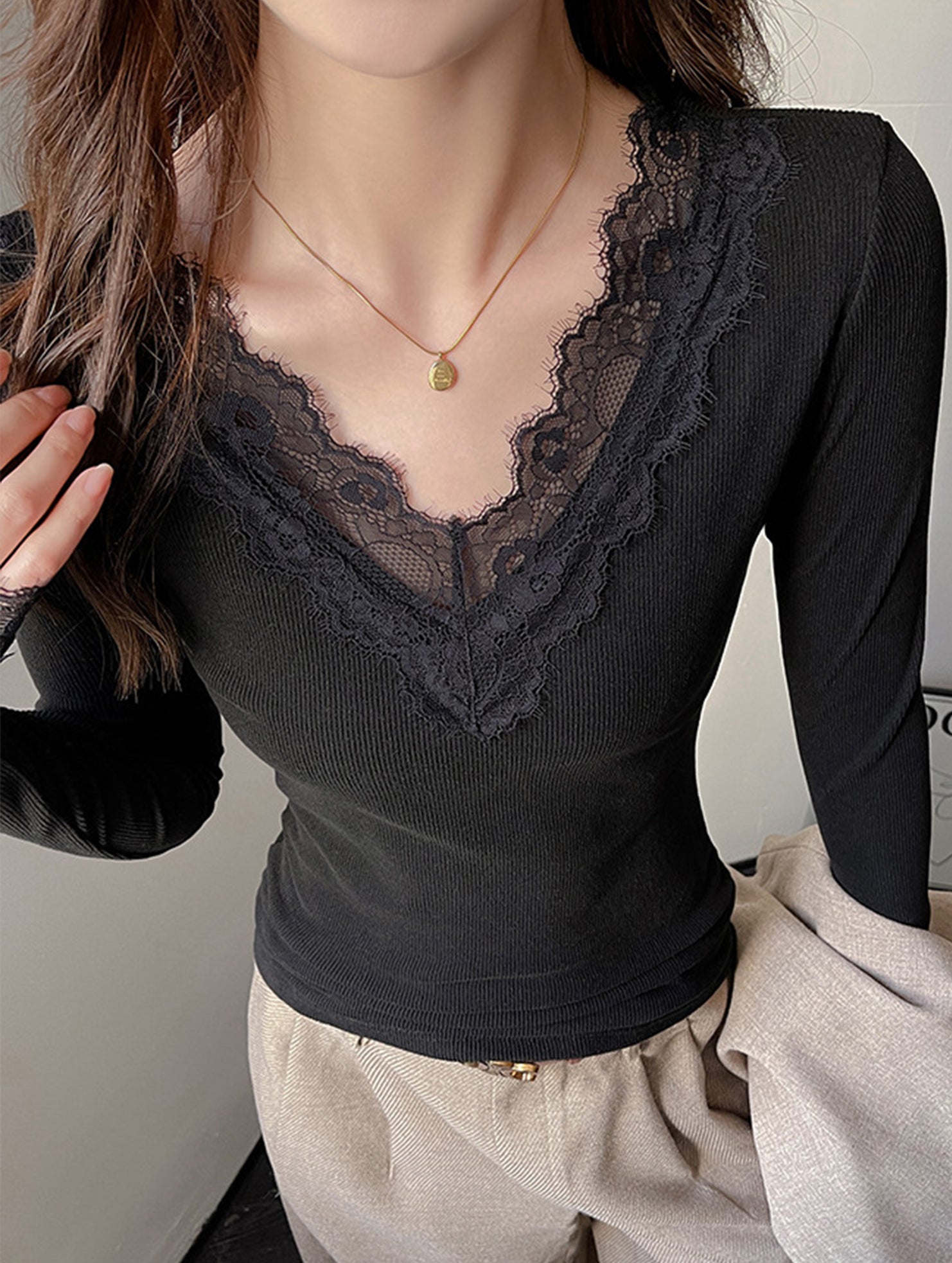 Lace Trim V Neck Long Sleeve Tee