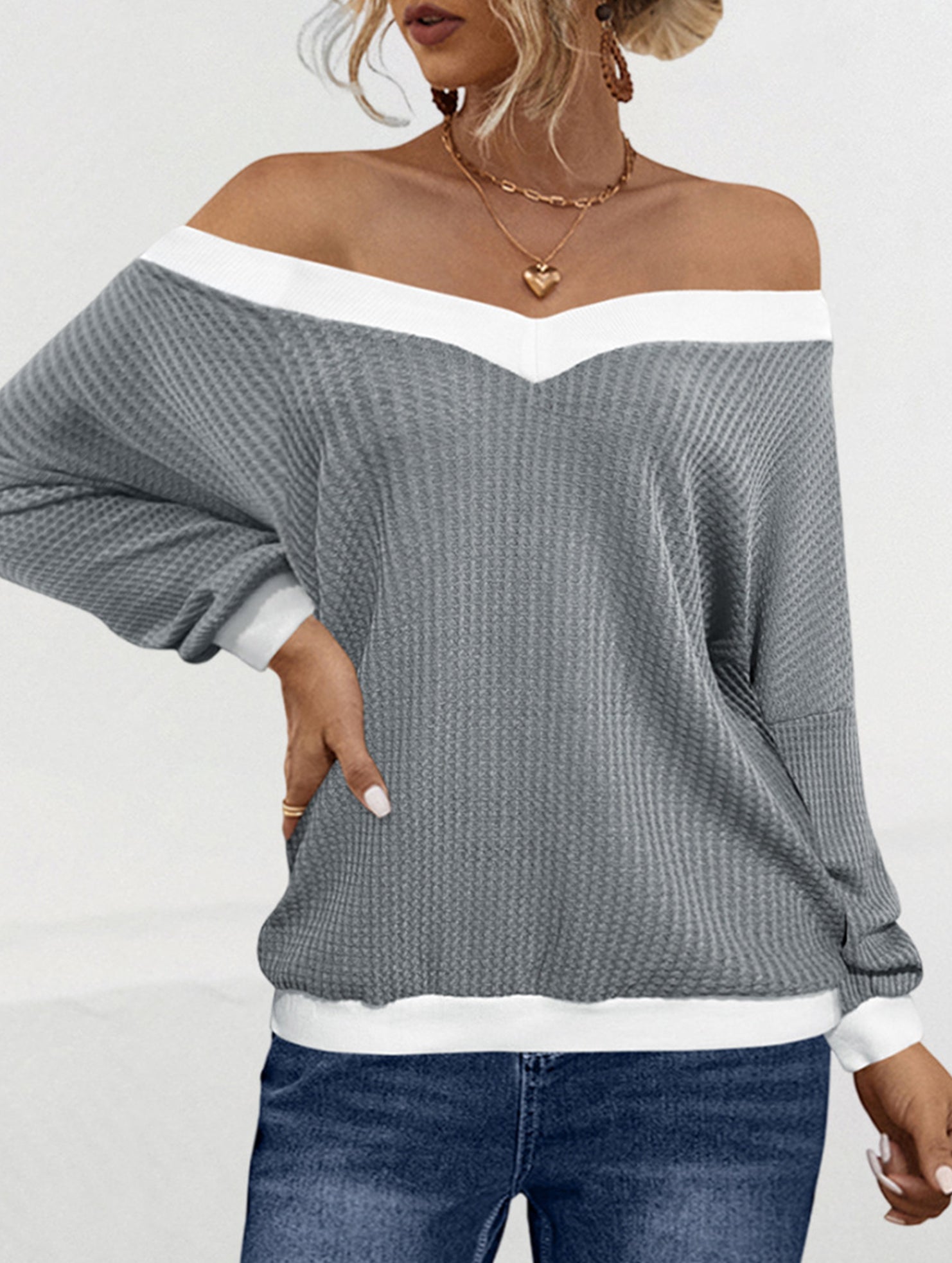V Neck Cold Shoulder Knit Top_CWTTL01207