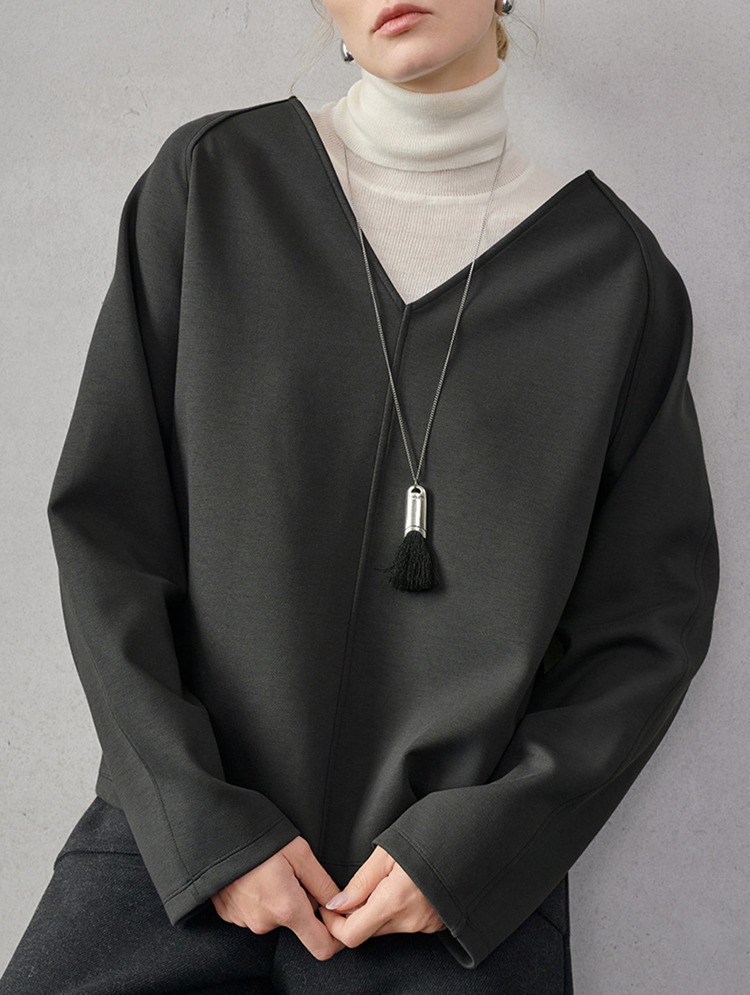 V Neck Reversible Loose Fit Sweatshirt_CWTTL01217