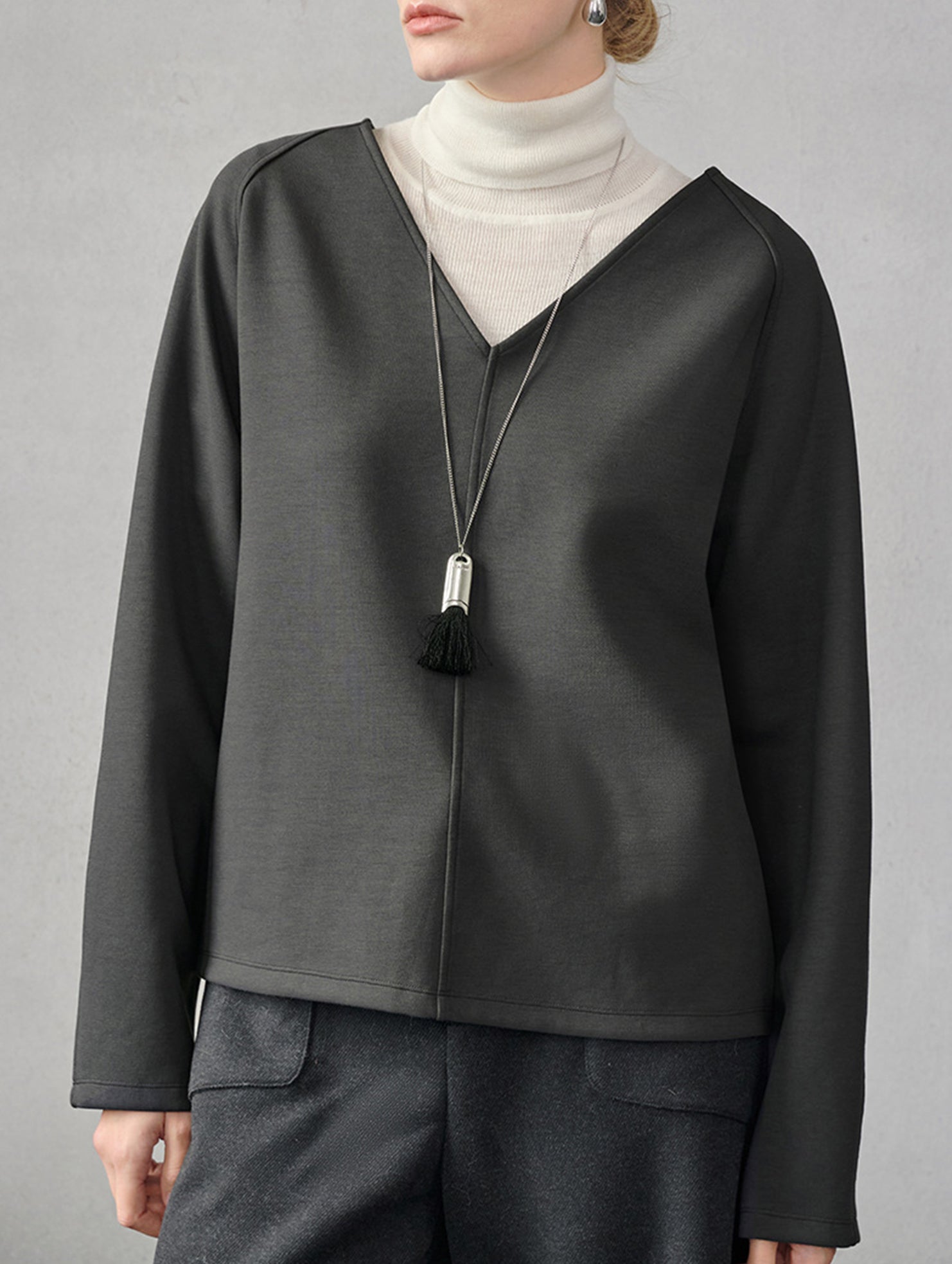 V Neck Reversible Loose Fit Sweatshirt_CWTTL01217