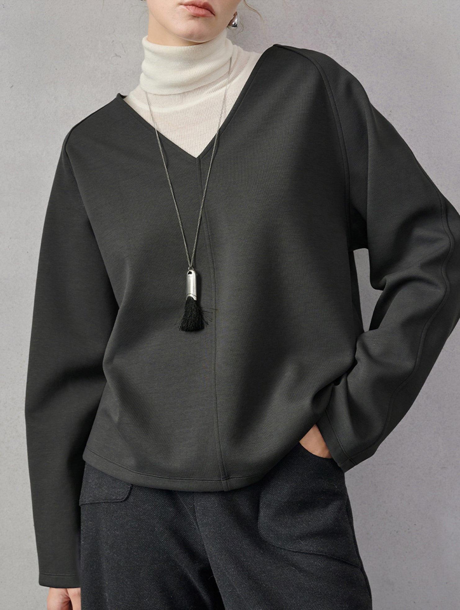 V Neck Reversible Loose Fit Sweatshirt_CWTTL01217