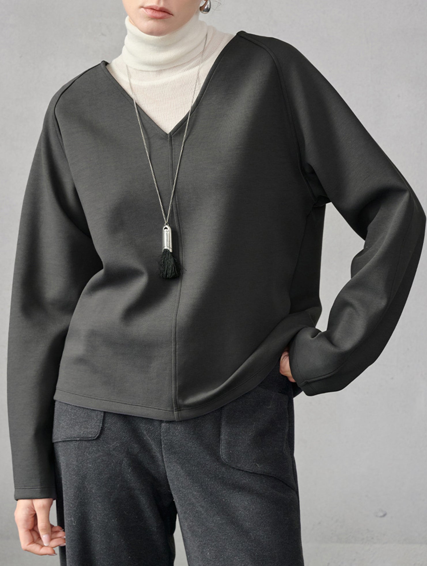 V Neck Reversible Loose Fit Sweatshirt_CWTTL01217