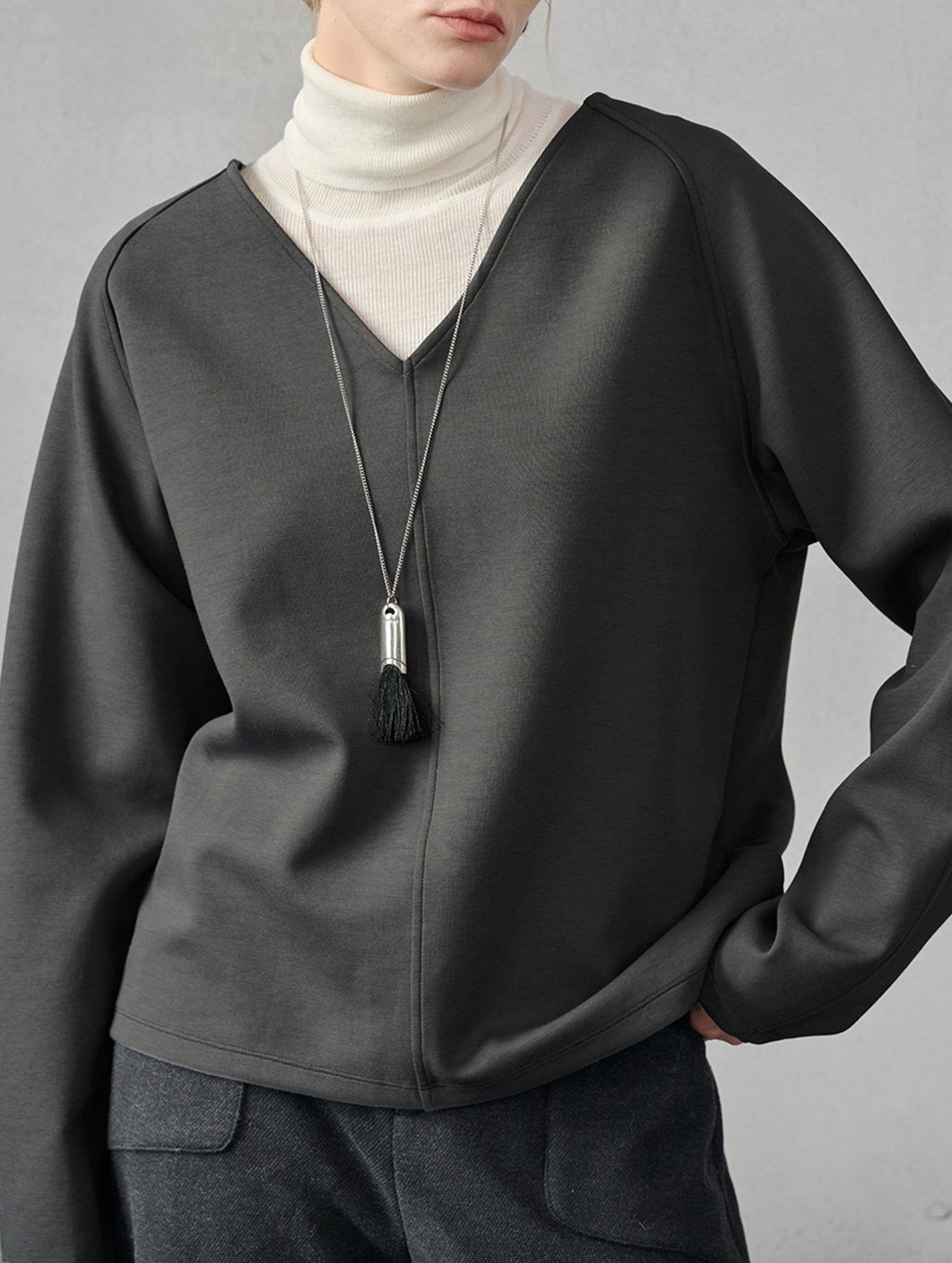 V Neck Reversible Loose Fit Sweatshirt_CWTTL01217
