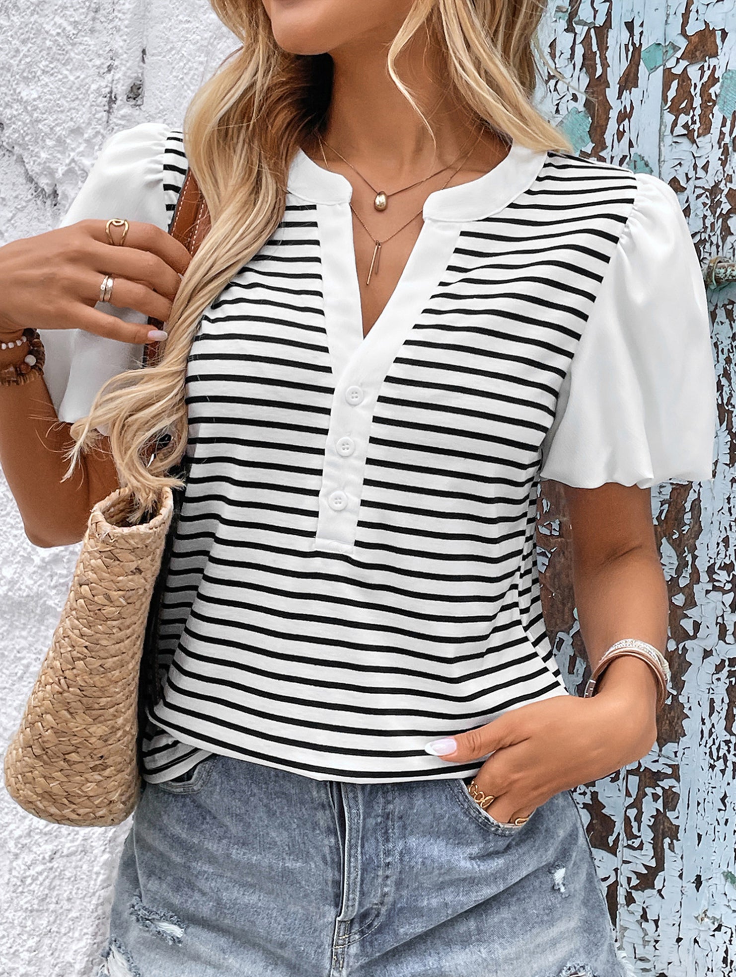 Stripe Patch V Neck Puff Sleeve Tee