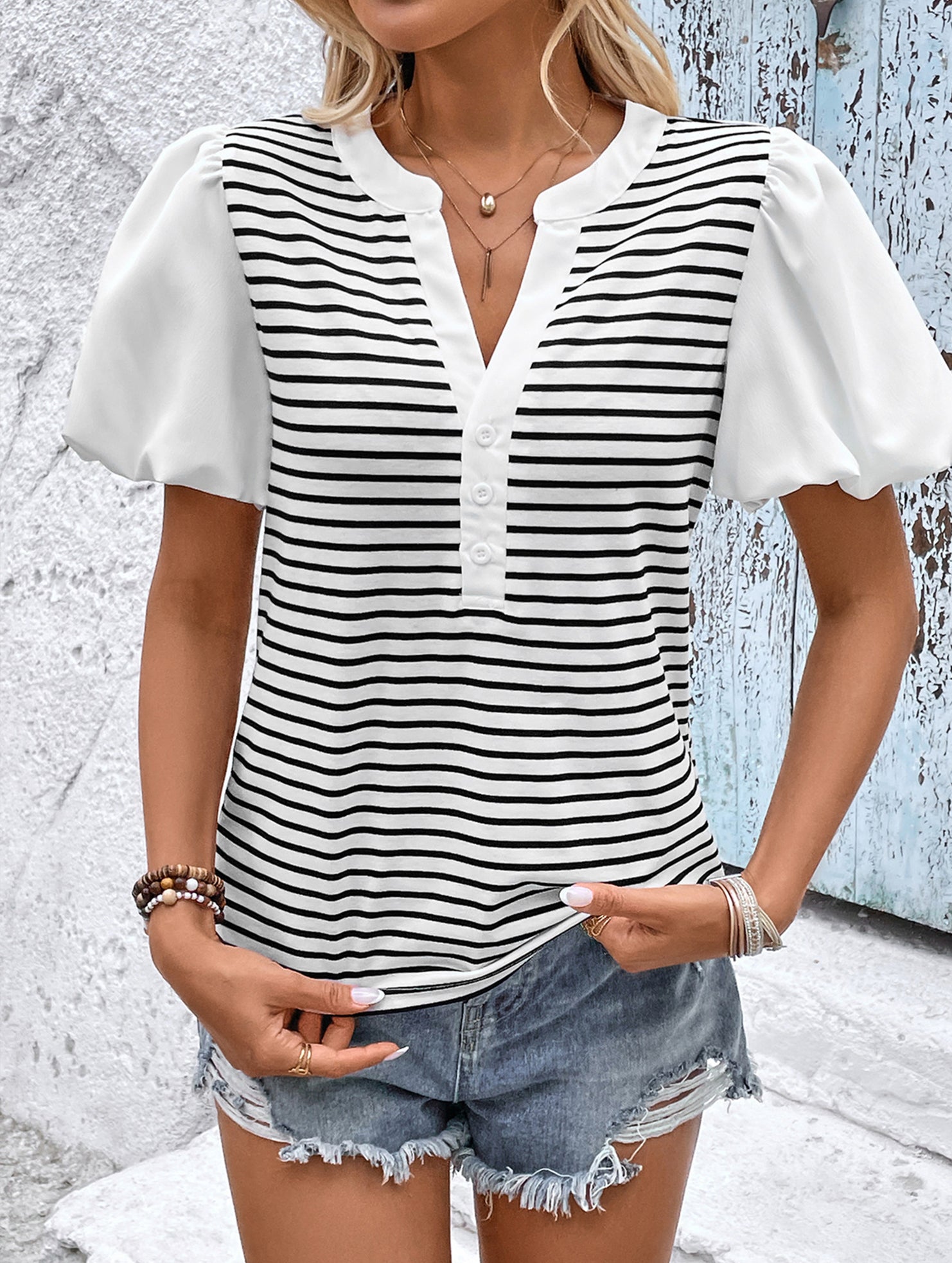 Stripe Patch V Neck Puff Sleeve Tee