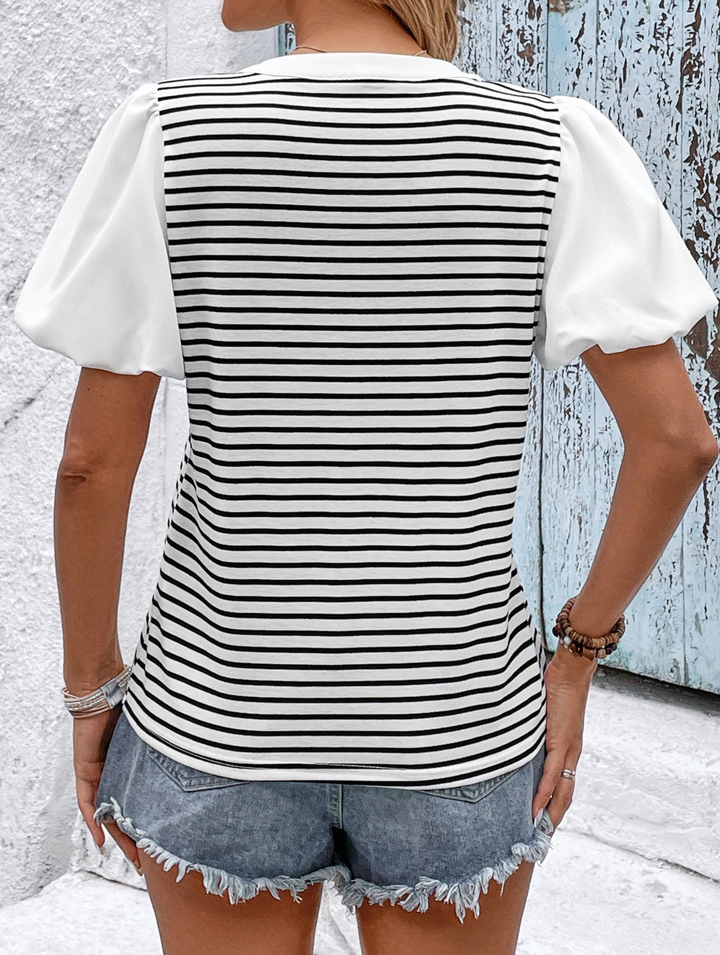 Stripe Patch V Neck Puff Sleeve Tee