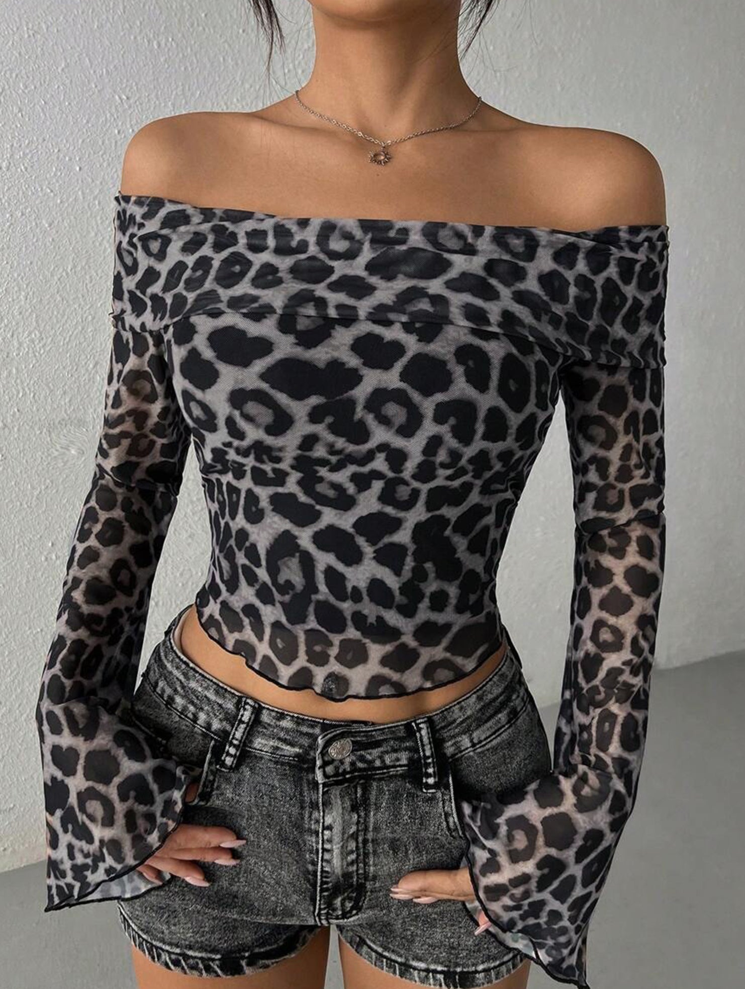 Women's off-shoulder flared sleeve short top_CWTTSL00231