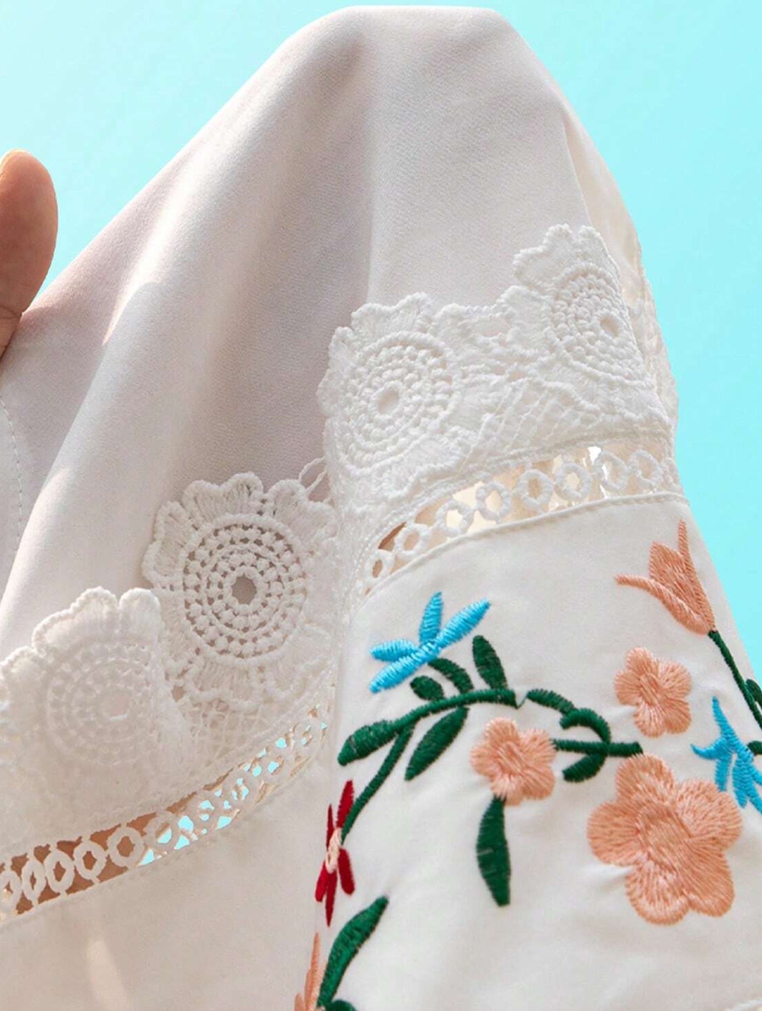 Lace Embroidery Sleeveless Blouse