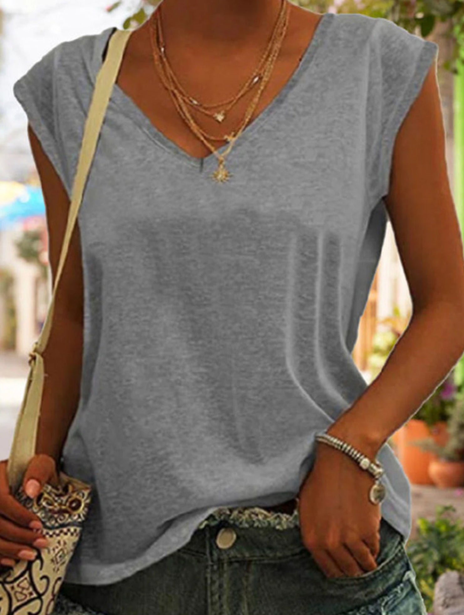 Simple solid color V-neck loose fit women's T-shirt