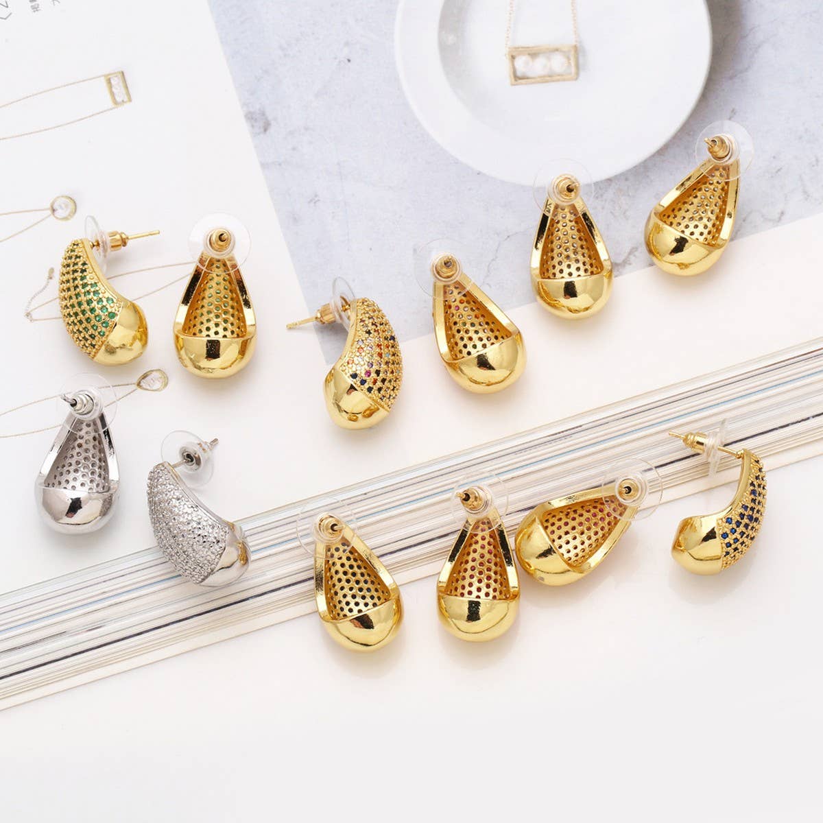 FASHIONABLE DROPLET SHAPED EARRINGS_CWAJE0976