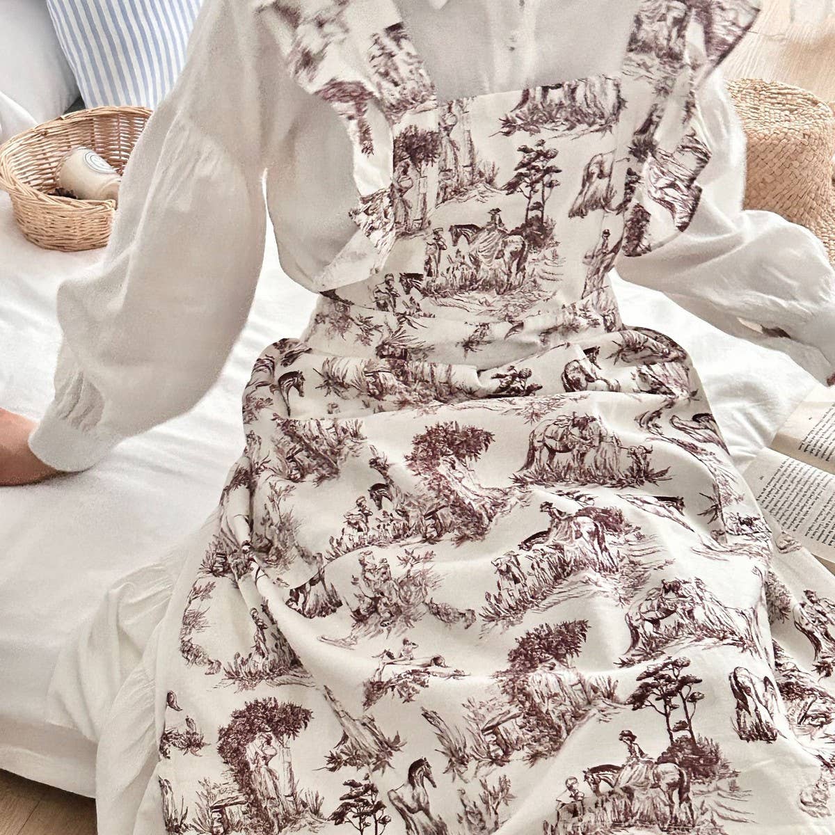 LANDSCAPE PAINTING OF RUFFLED NUMB APRON_CWMM5801