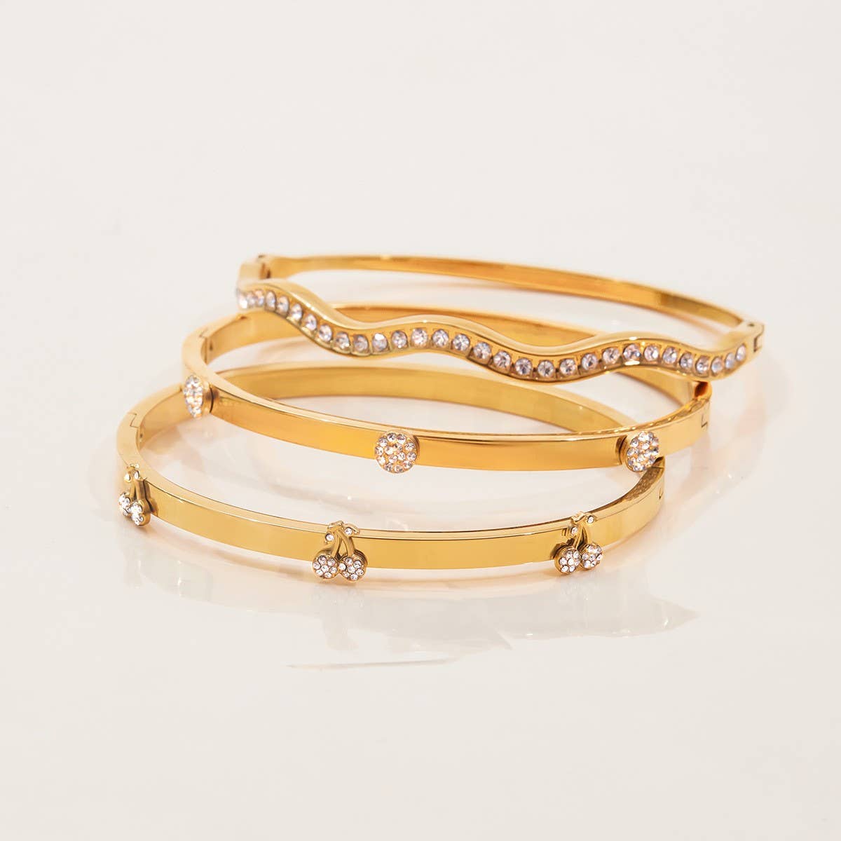 CLASSIC 18K GOLD ROUND WHITE ZIRCON OPEN BANGLE_CWAJE4808