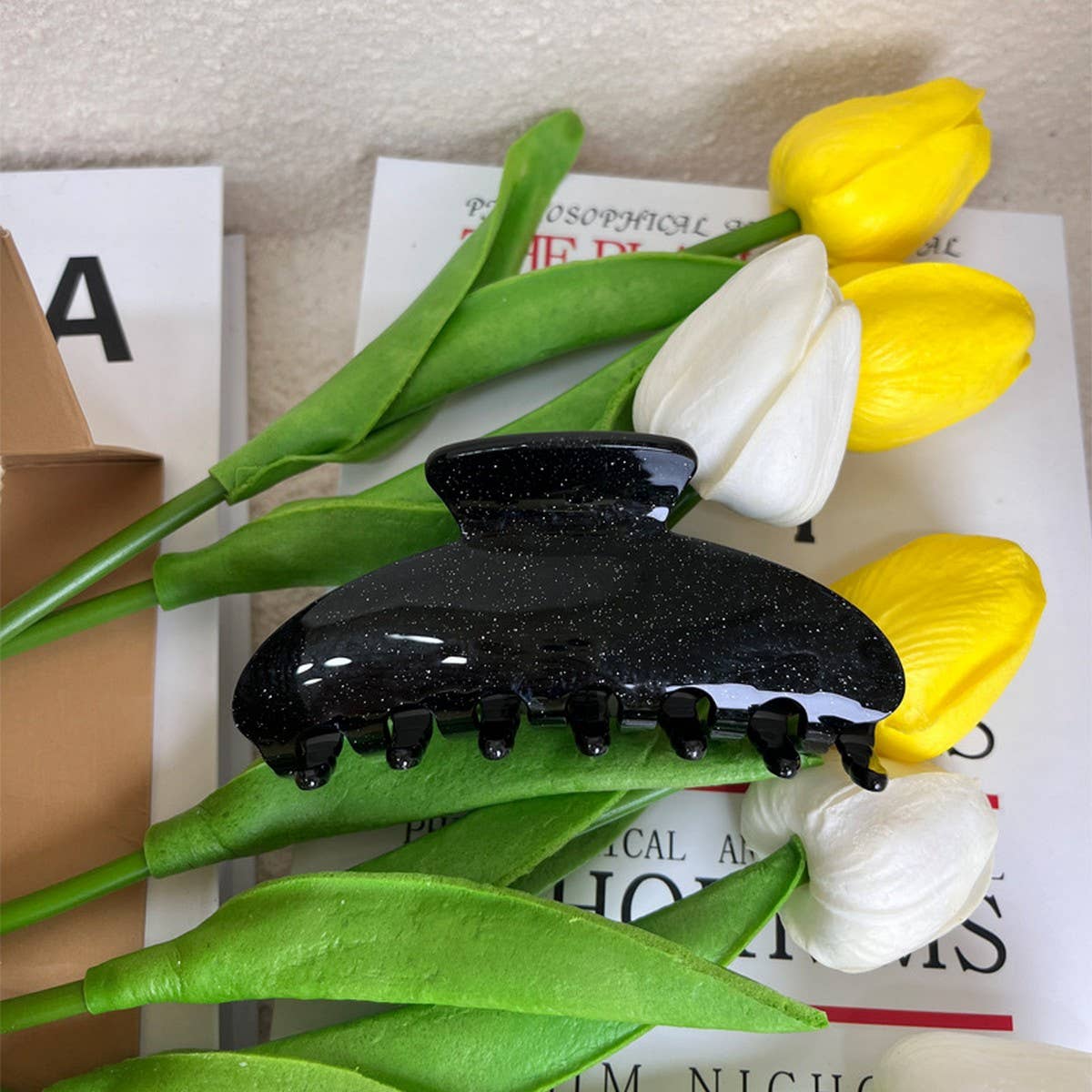 FRENCH QUICKSAND ACRYLIC HAIRPIN RETRO SHARK CLIP_CWAHA4326