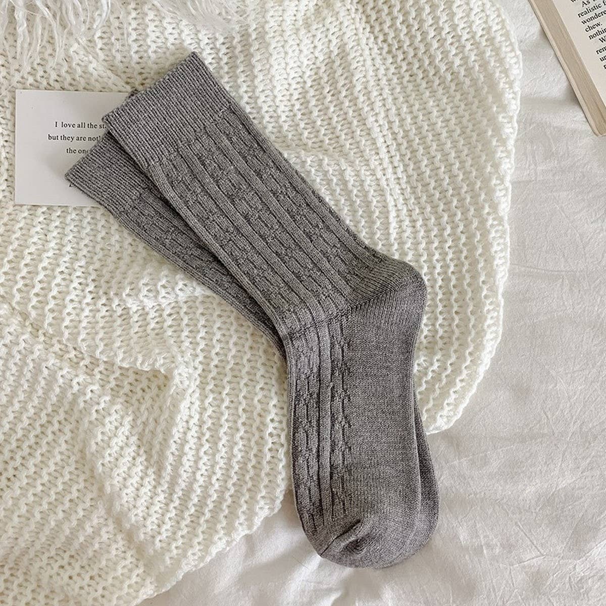 AUTUMN AND WINTER CABLE KNIT SOCKS_CWMS1067