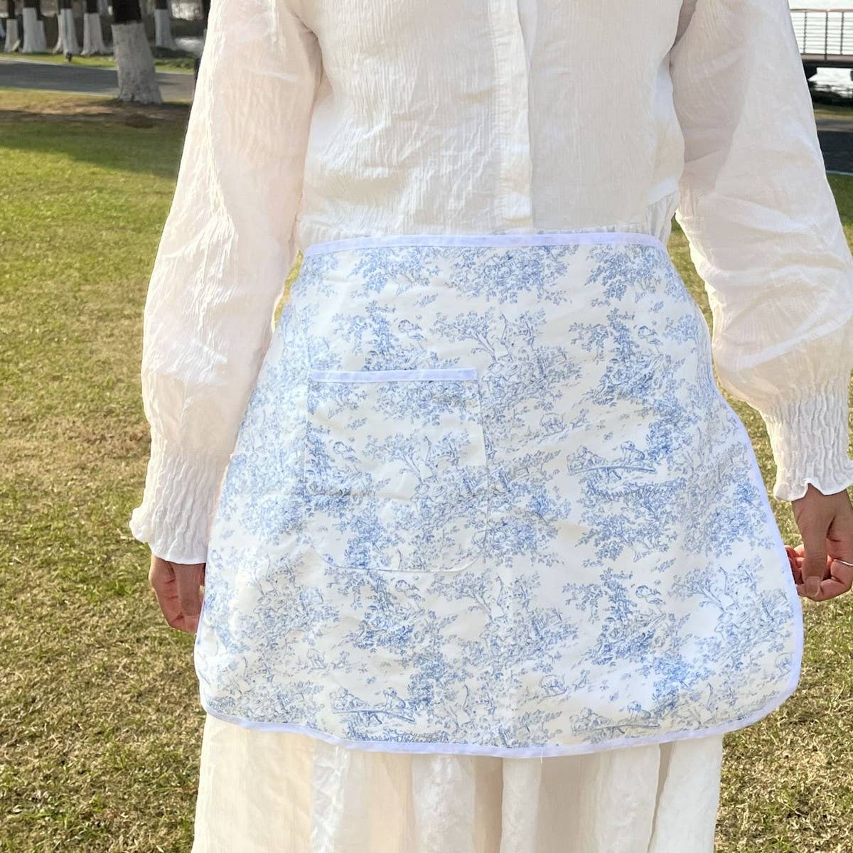 INK AND WATERPROOF AND OIL RESISTANT BLUE APRON_CWMM5810