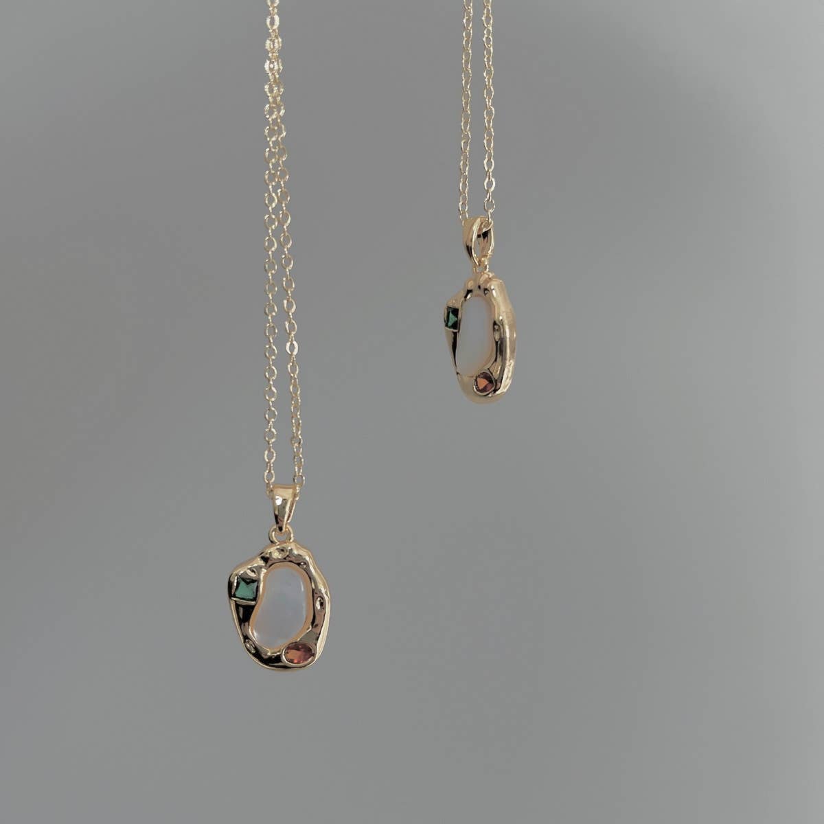 IRREGULAR GEOMETRIC SHELL PENDANT NECKLACE_CWAJE1260