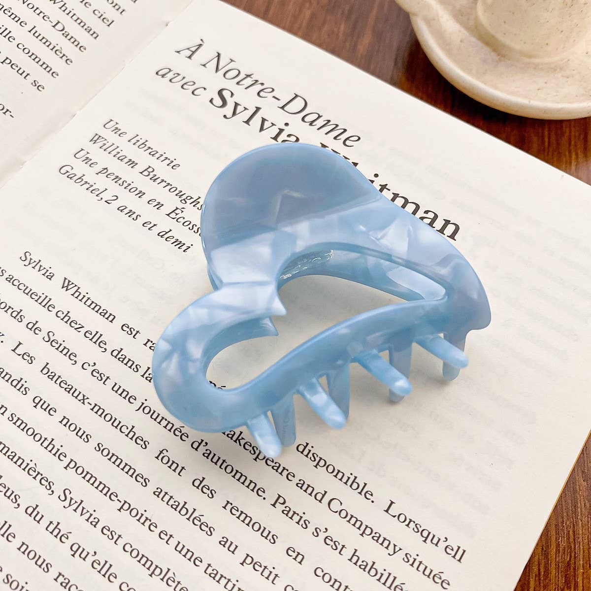 SWEET HEART HAIR CLAW CHIC ACETATE BUN CLIP_CWAHA0733