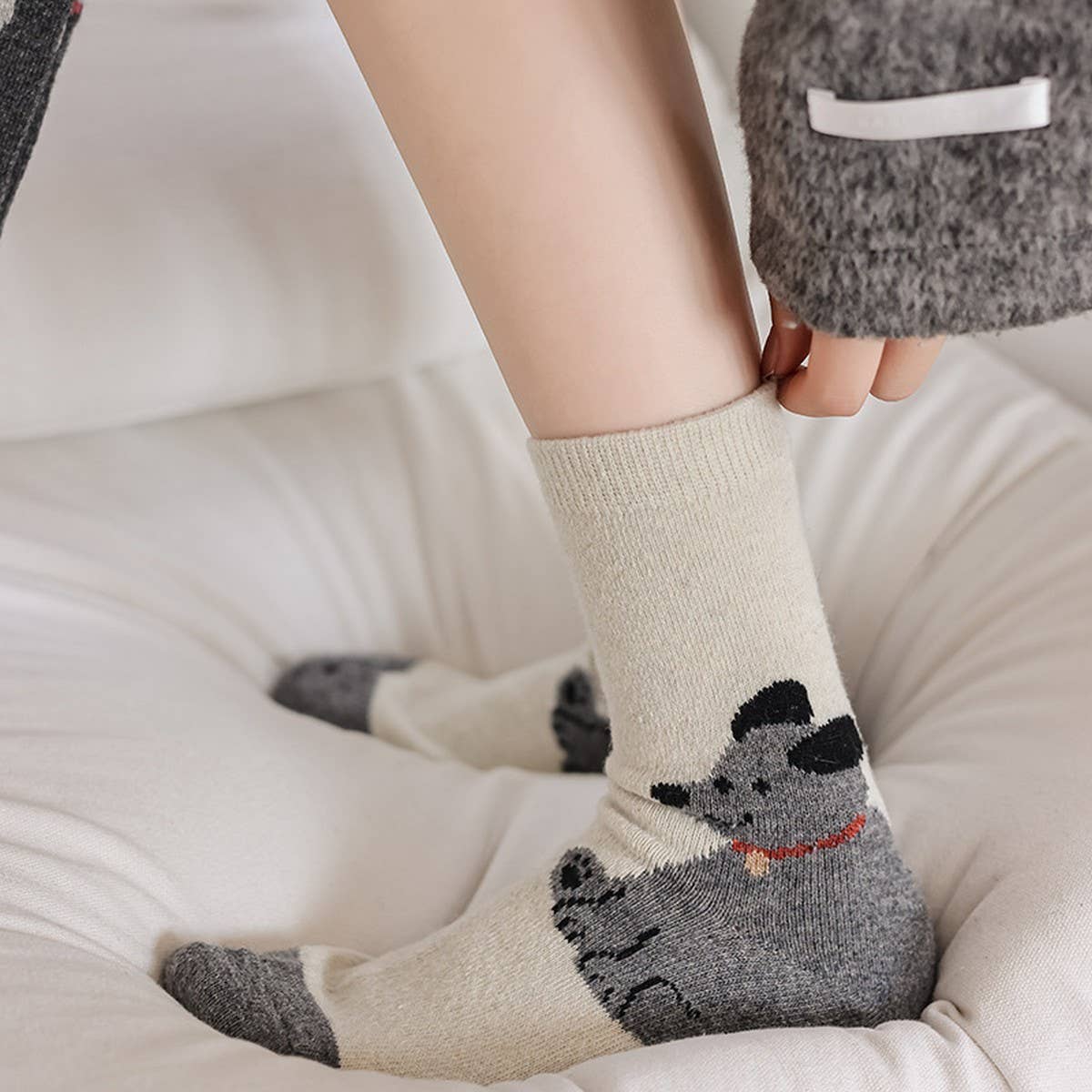 Cute Cartoon Wool Slouchy Crew Socks Women_Cwms03357