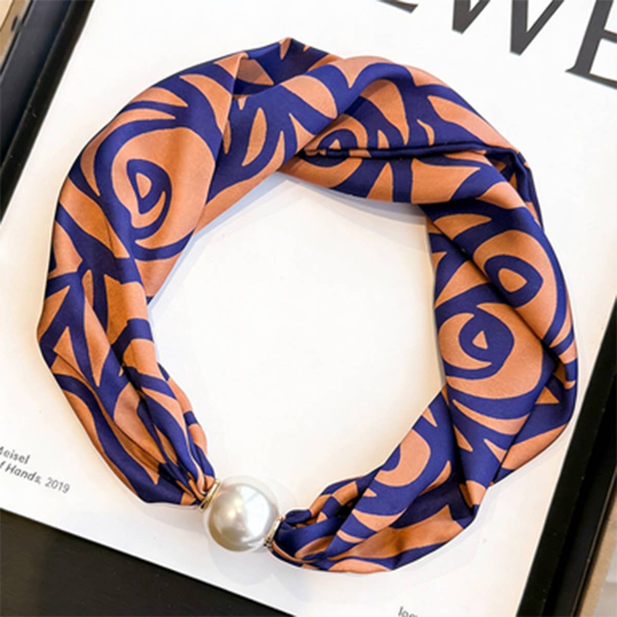 Pearl Magnetic Skinny Silk Neck Scarf_Cwasc03934