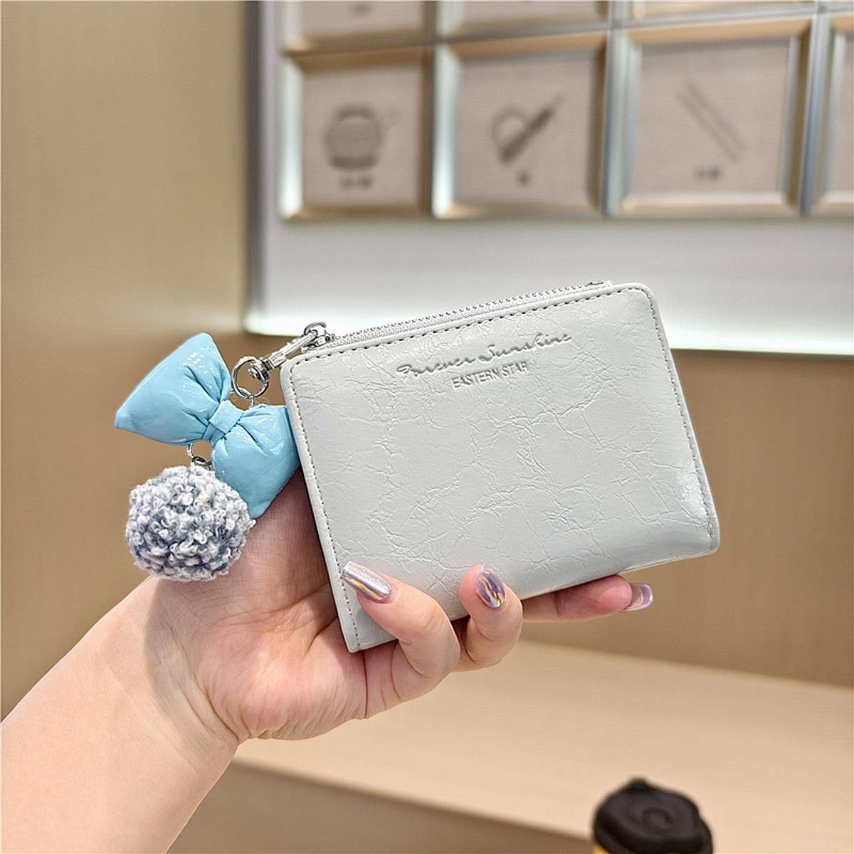 Textured Bow Pendant Bifold Wallet_Cwab06235