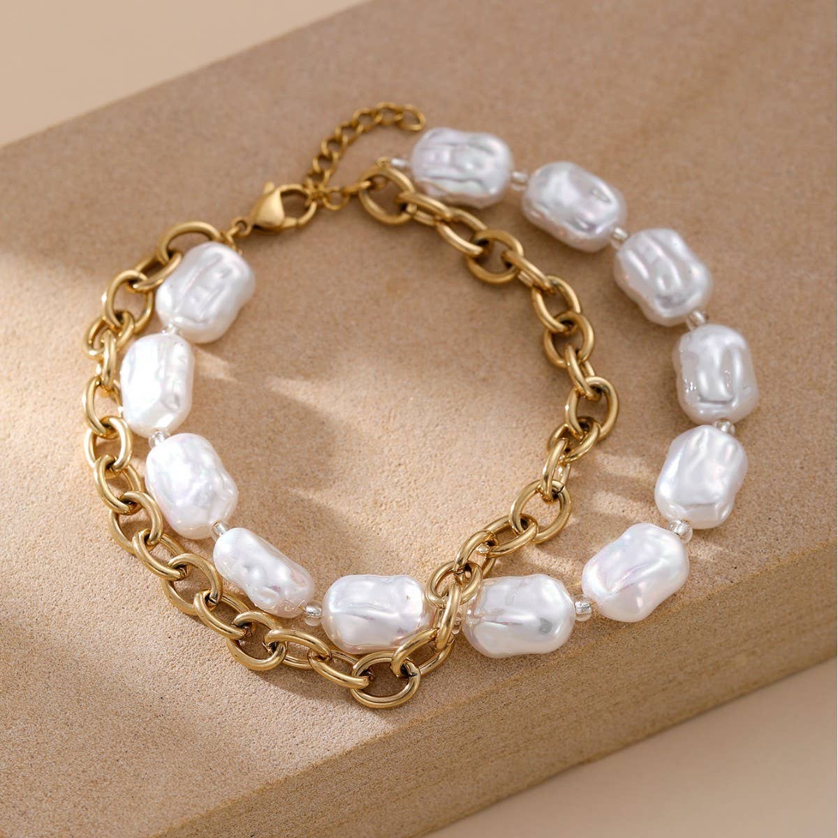 STAINLESS STEEL GOLD PLATED VINTAGE PEARL BRACELET_CWMM3723