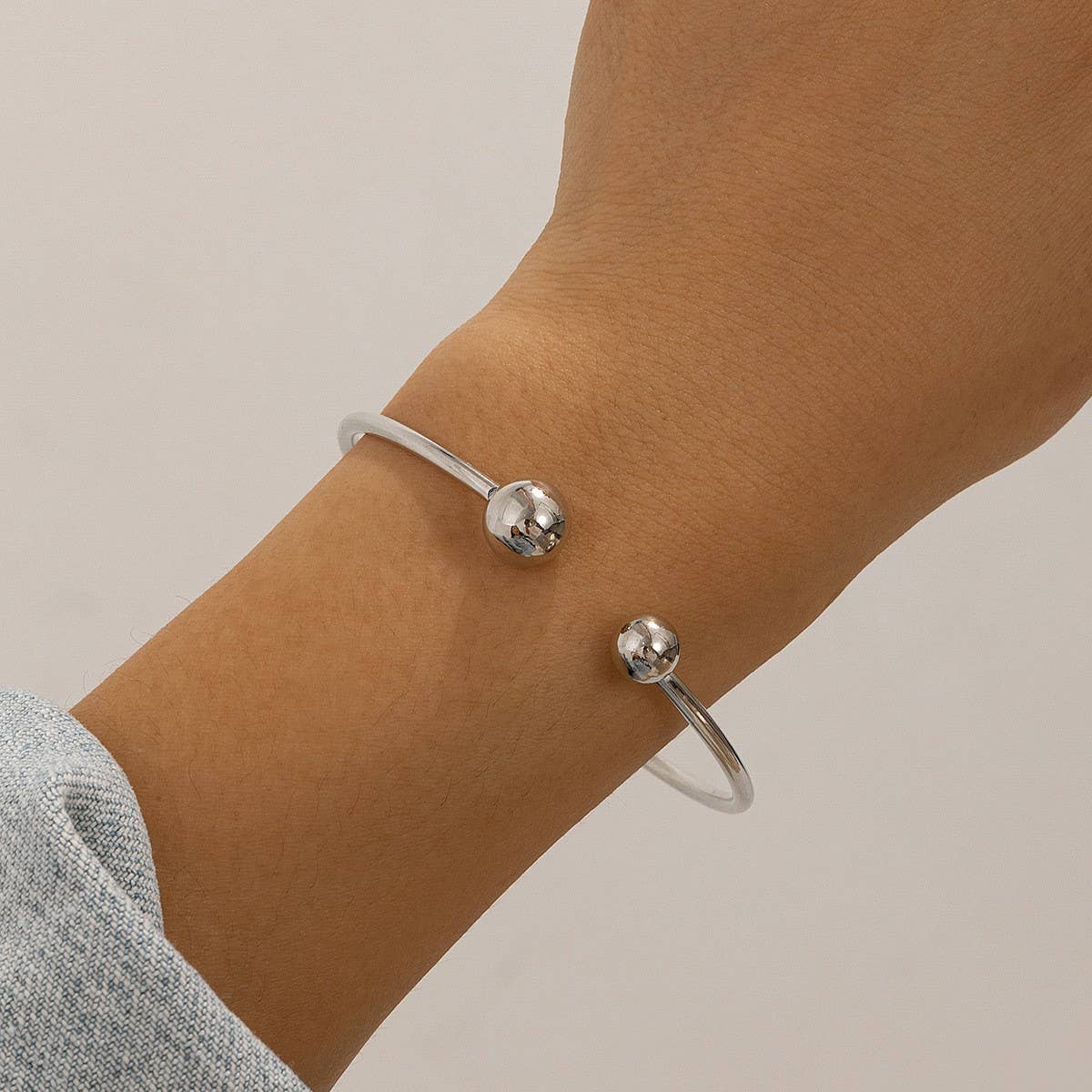SIMPLE DOUBLE LAYER HOLLOW KNOTTED OPEN BRACELET_CWMM3101