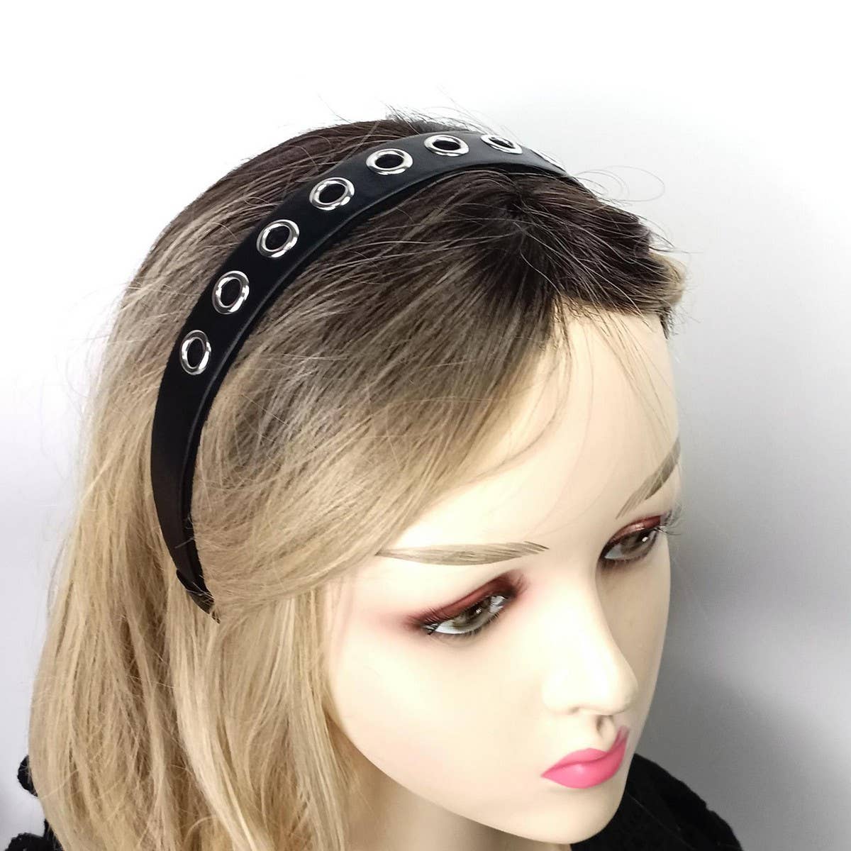 ELEGANT PUNK WIDE PU HEADBAND WITH LARGE STUDS_CWAHA6317