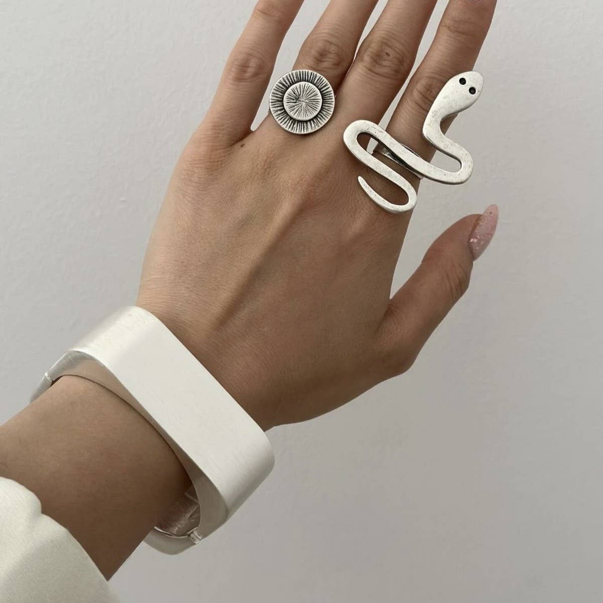 FASHIONABLE AND STYLISH SQUARE ALLOY BRACELET_CWMM3122