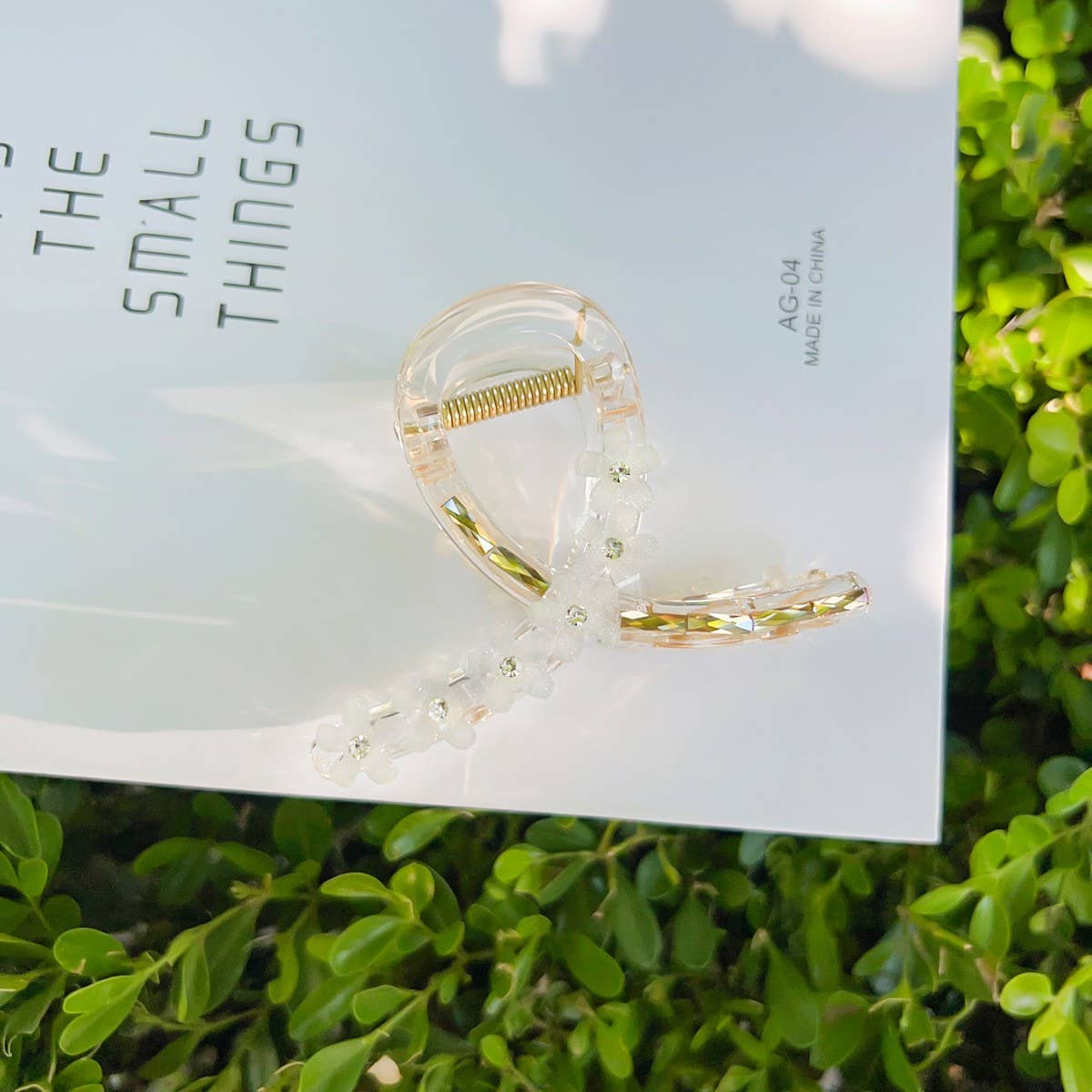 ELEGANT GLASS FLOWER HAIR CLAW SIMPLE SHARK CLIP_CWAHA1579