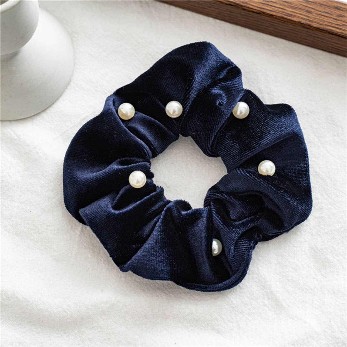PEARL FUZZY HAIR SCRUNCHIES_CWAHA0382