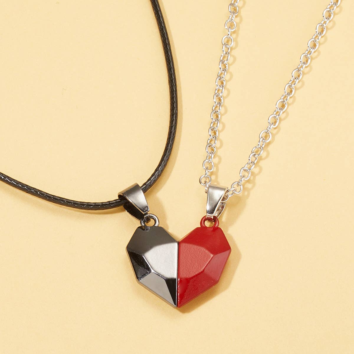 FASHIONABLE SPLICING MAGNETIC HEART NECKLACE_CWAJE2438
