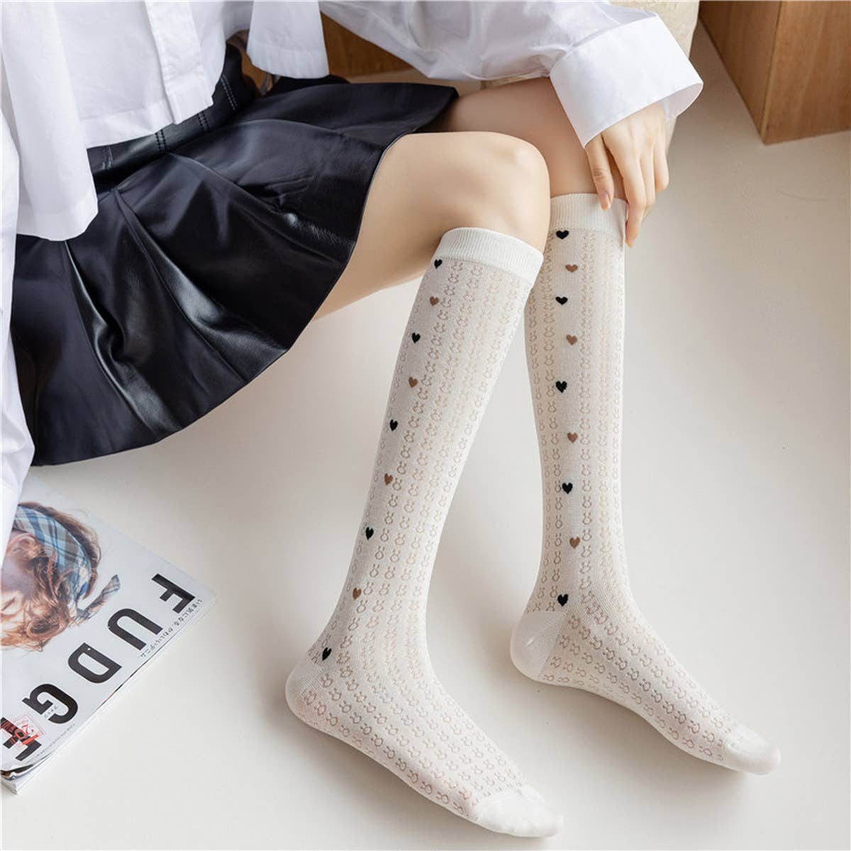 HOLLOW JACQUARD MIDDLE CALF SOCKS_CWMS0650