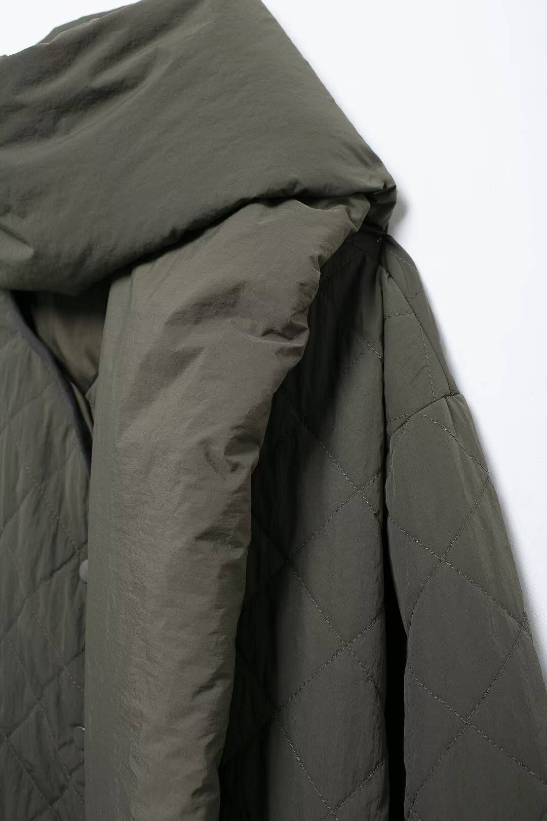 Wear A Scarf And Cotton Suit In A Solid Color