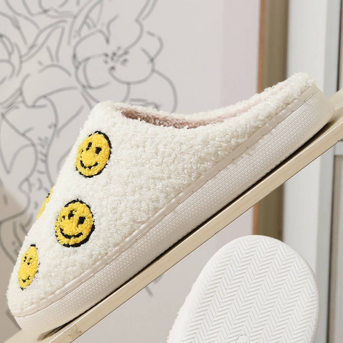 CUTE SEVEN SMILING FACE FUZZY SLIPPERS WOMEN_CWSHS0252
