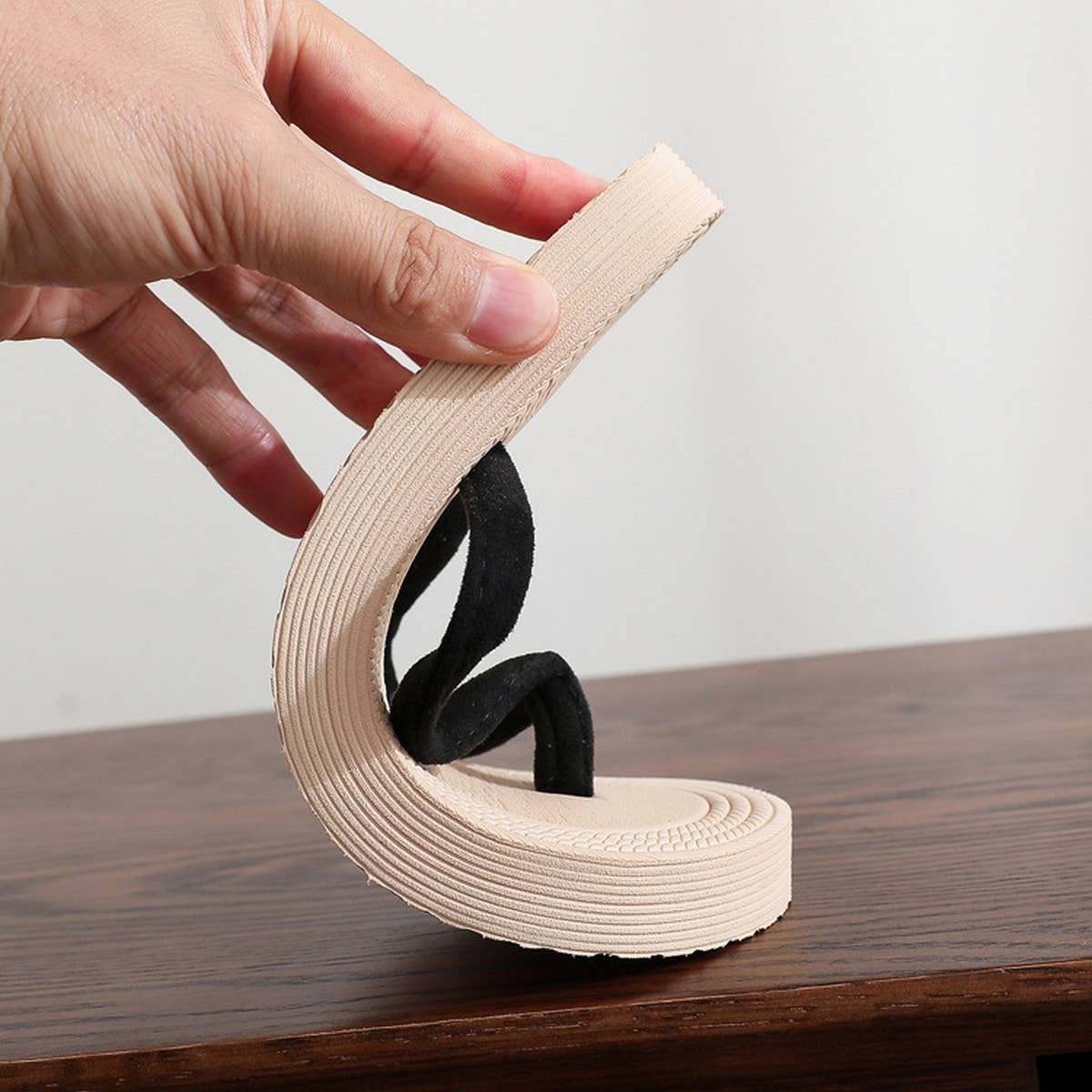 CASUAL EMBOSSED FLAT HEEL THONG SANDALS_CWSHS0719