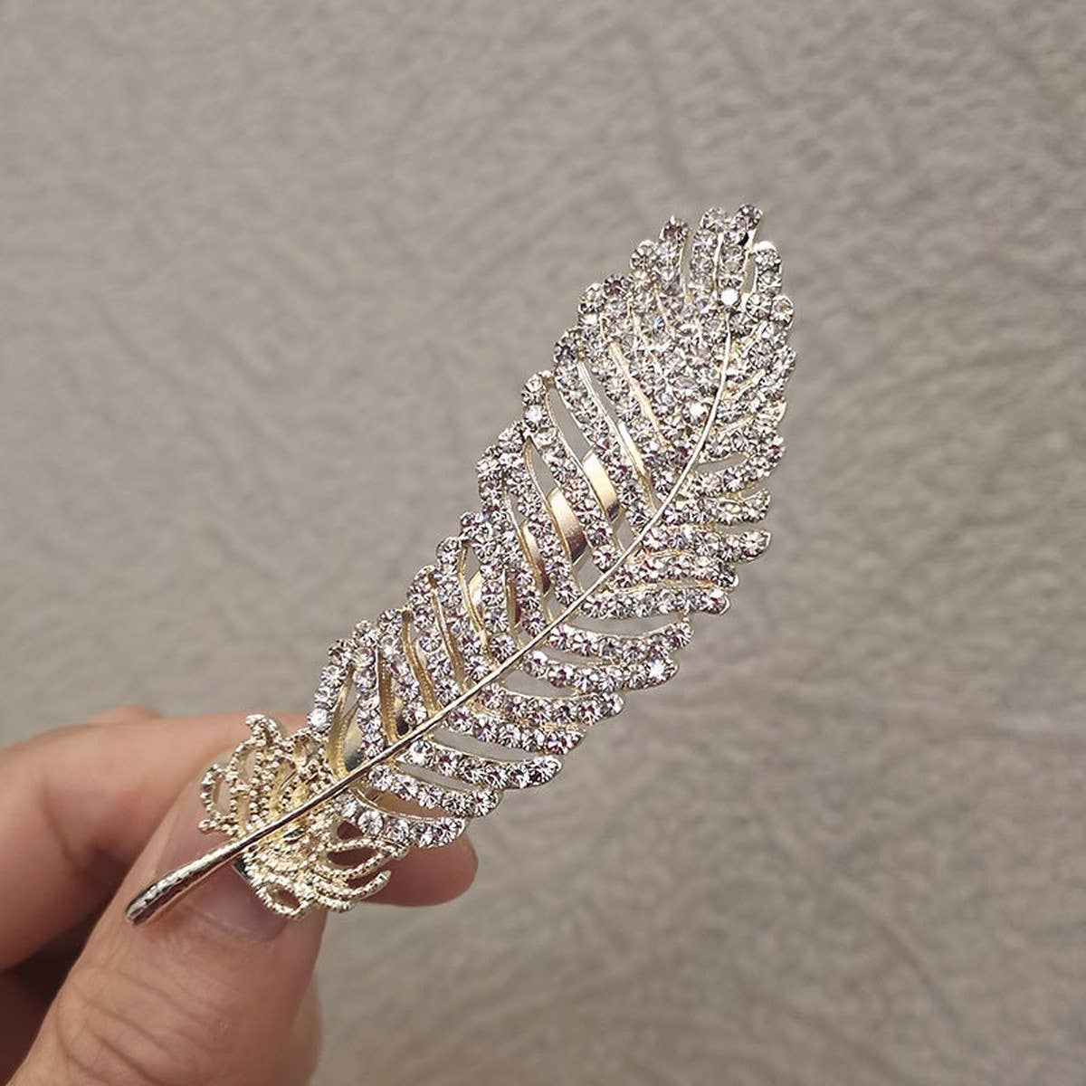 PEARL AND DIAMOND FEATHER HAIRPIN BANGS CLIP_CWAHA4745