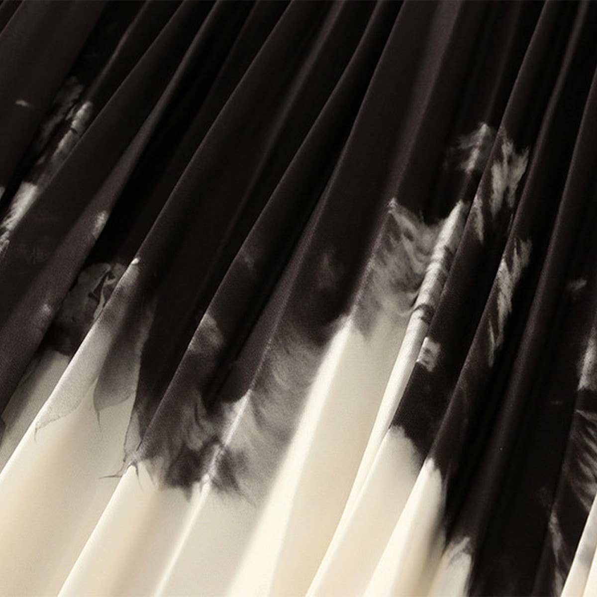 GRADIENT PRINT PLEATED A LINE FLOWY MIDI SKIRT_CWBMS0402