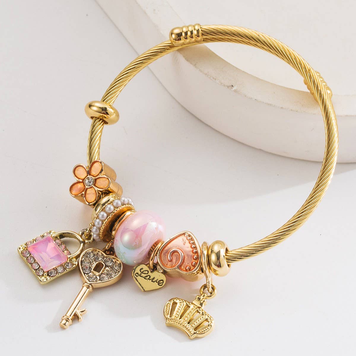 ADJUSTABLE GOLD BRACELET WITH CROWN KEY HEART_CWMM8565