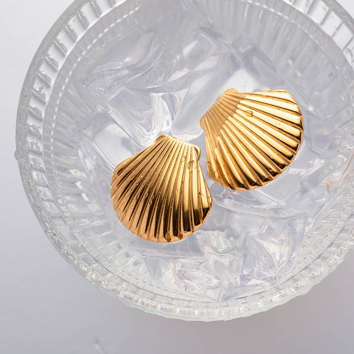 CREATIVE OCEAN SERIES GOLD SHELL EARRINGS_CWAJE1797