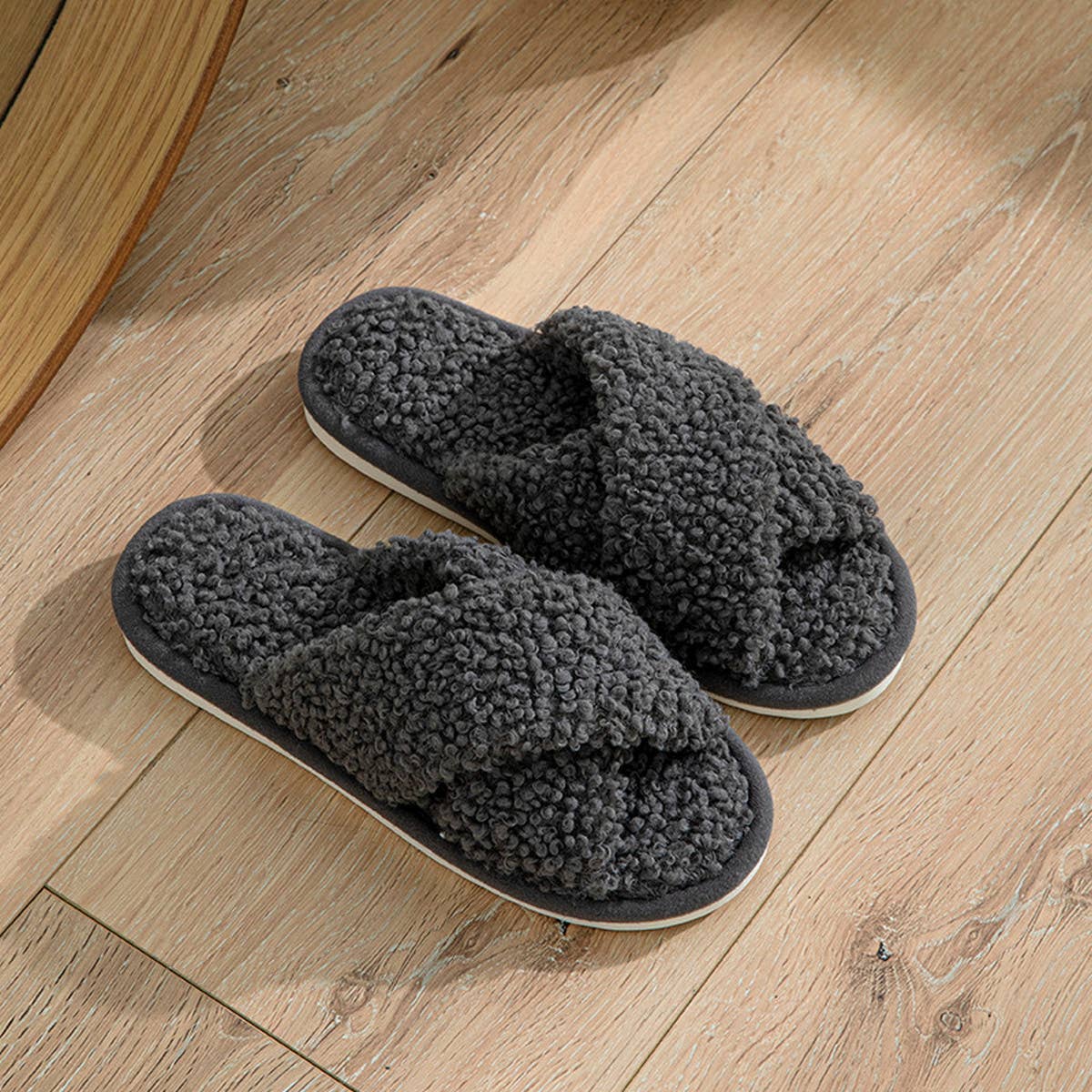 FURRY CROSS STRAP COTTON SLIPPERS_CWSHS0823