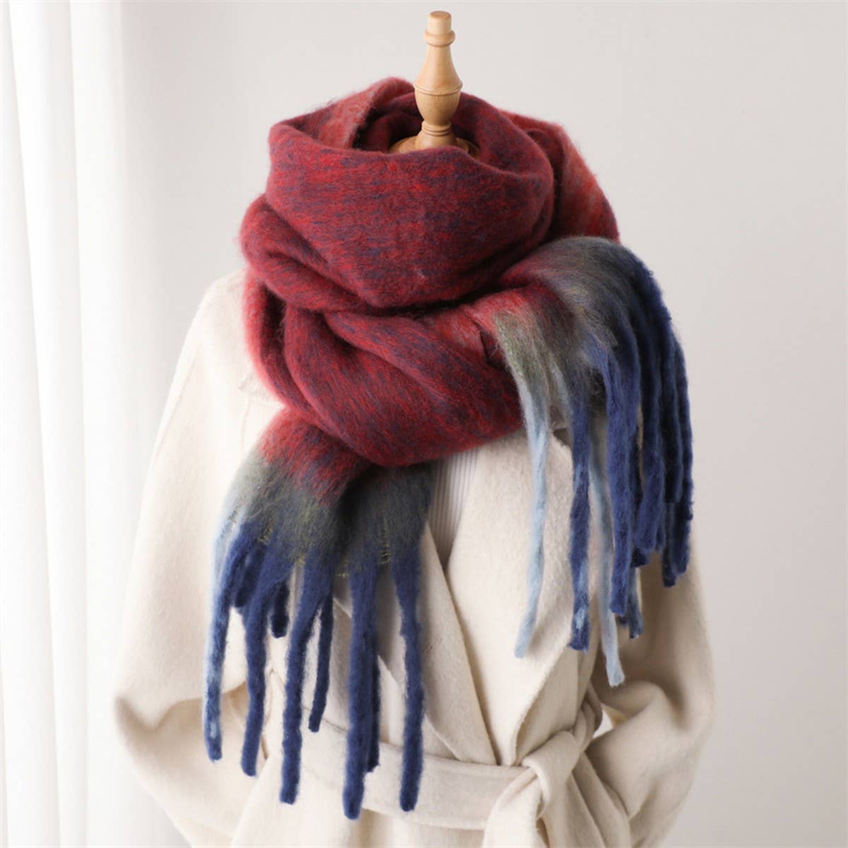 LOOPY YARN OMBRE SCARF WITH SOFT TASSELS_CWASC2741