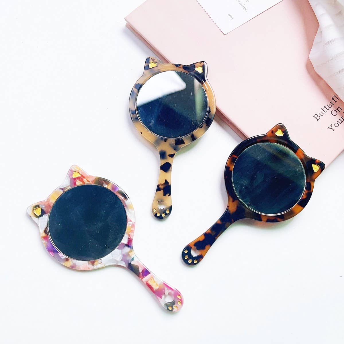 ACETATE CAT SHAPED PORTABLE MAKEUP MIRROR_CWMM6394