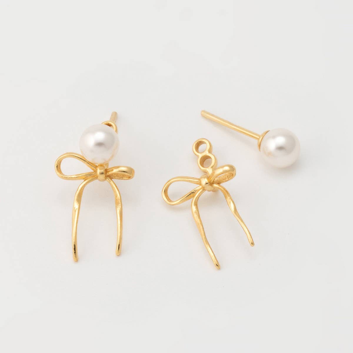 SWEET AND ELEGANT PEARL BOW EARRINGS_CWMM5510