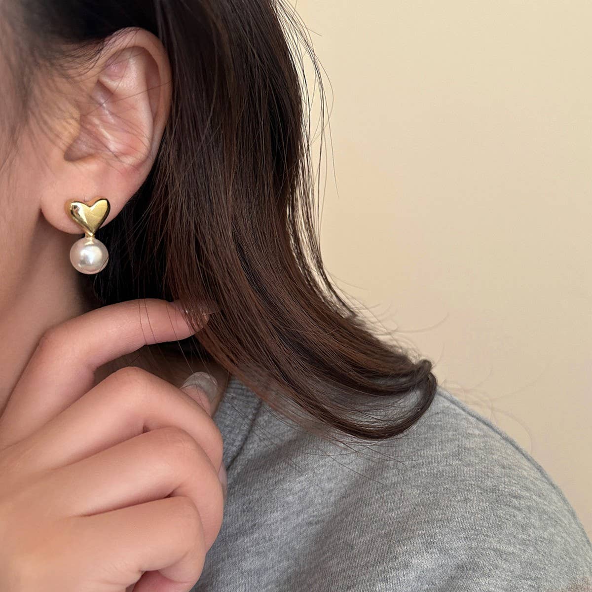 Valentines Day New Simple Pearl Heart Earrings