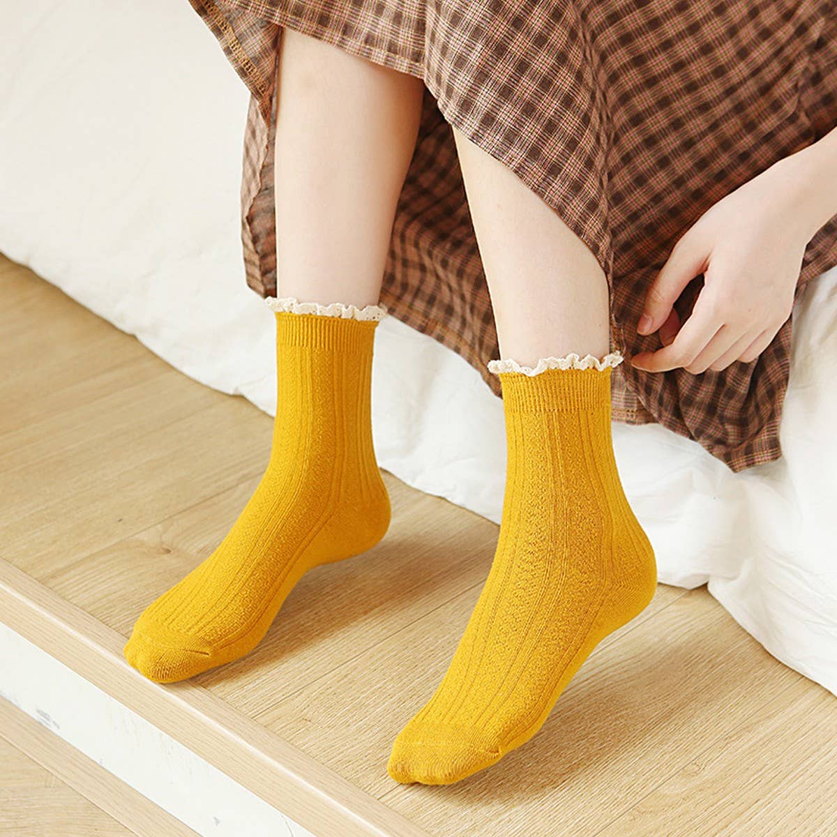AUTUMN AND WINTER COLLEGE STYLE MID TUBE SOCKS_CWMS0980
