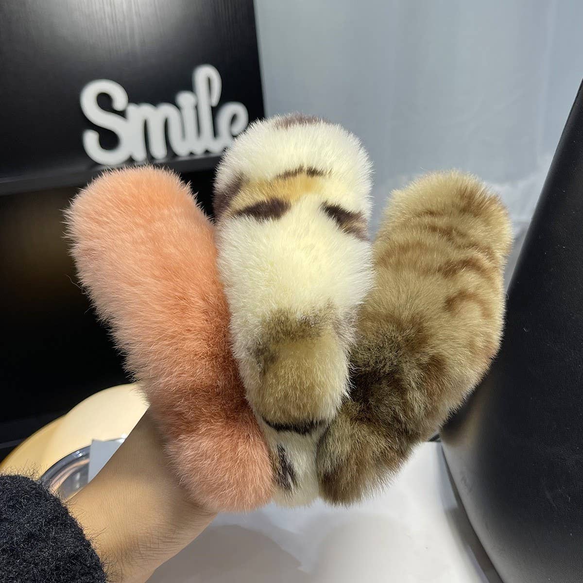 FUZZY BUNNY FUR HAIR CLAW LARGE LAZY STYLE CLIP_CWAHA3323